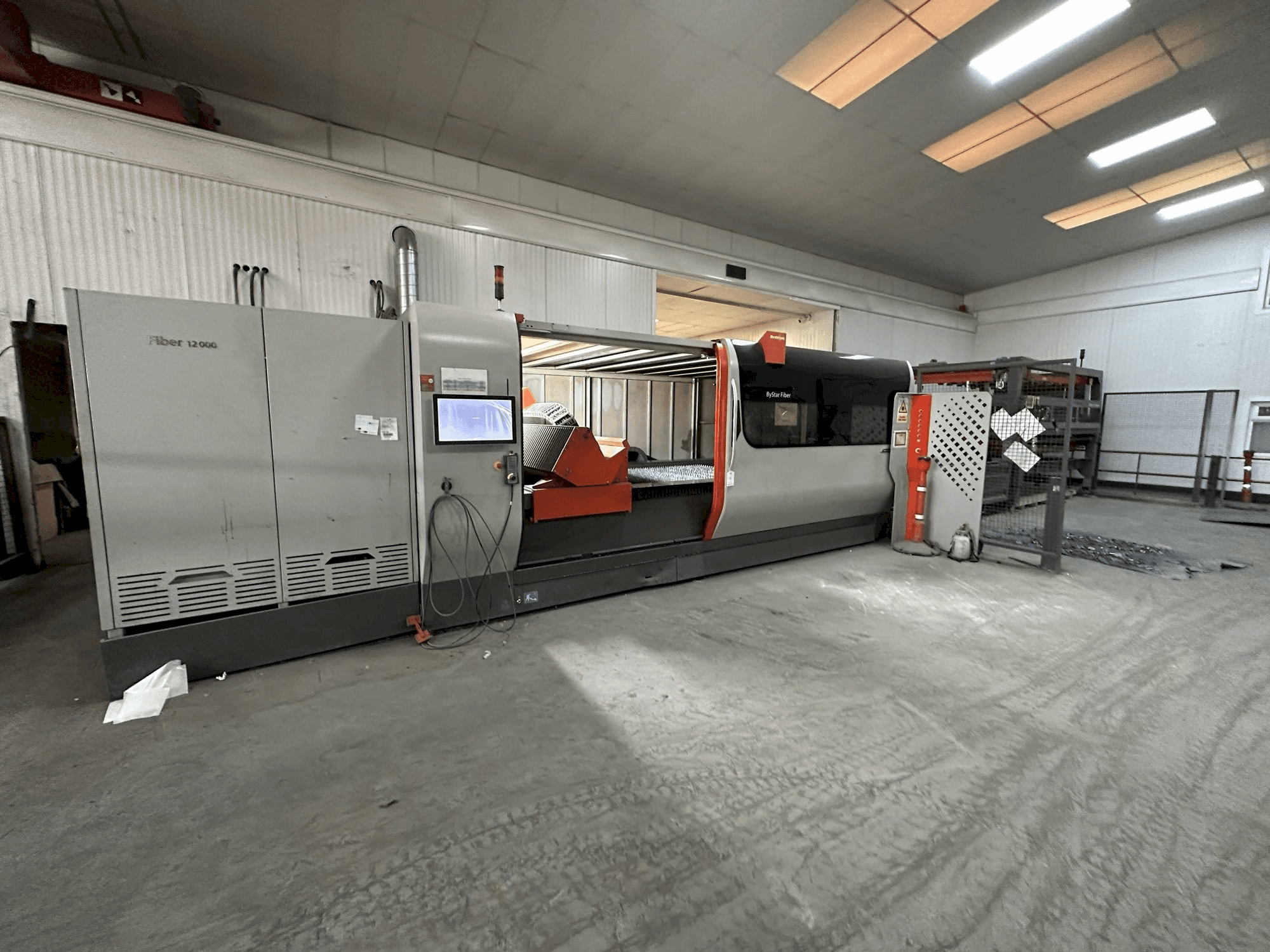 Vista frontale della macchina Bystronic Bystar 3015 12KW Fiber