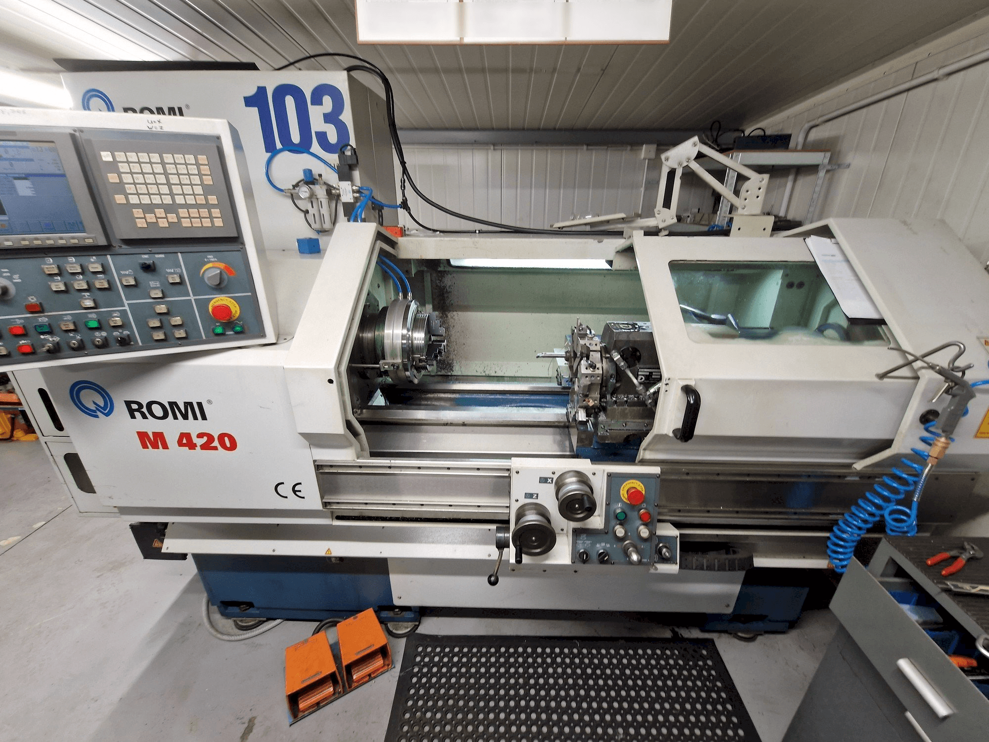 Vista frontale della macchina Romi M 420