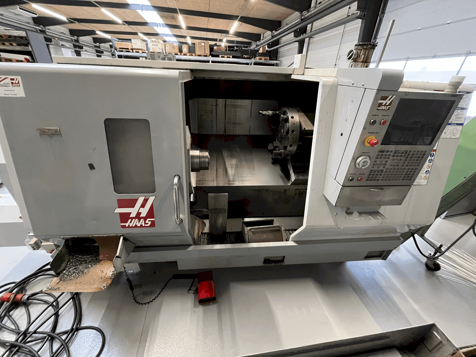 Vista frontale della macchina HAAS SL-30