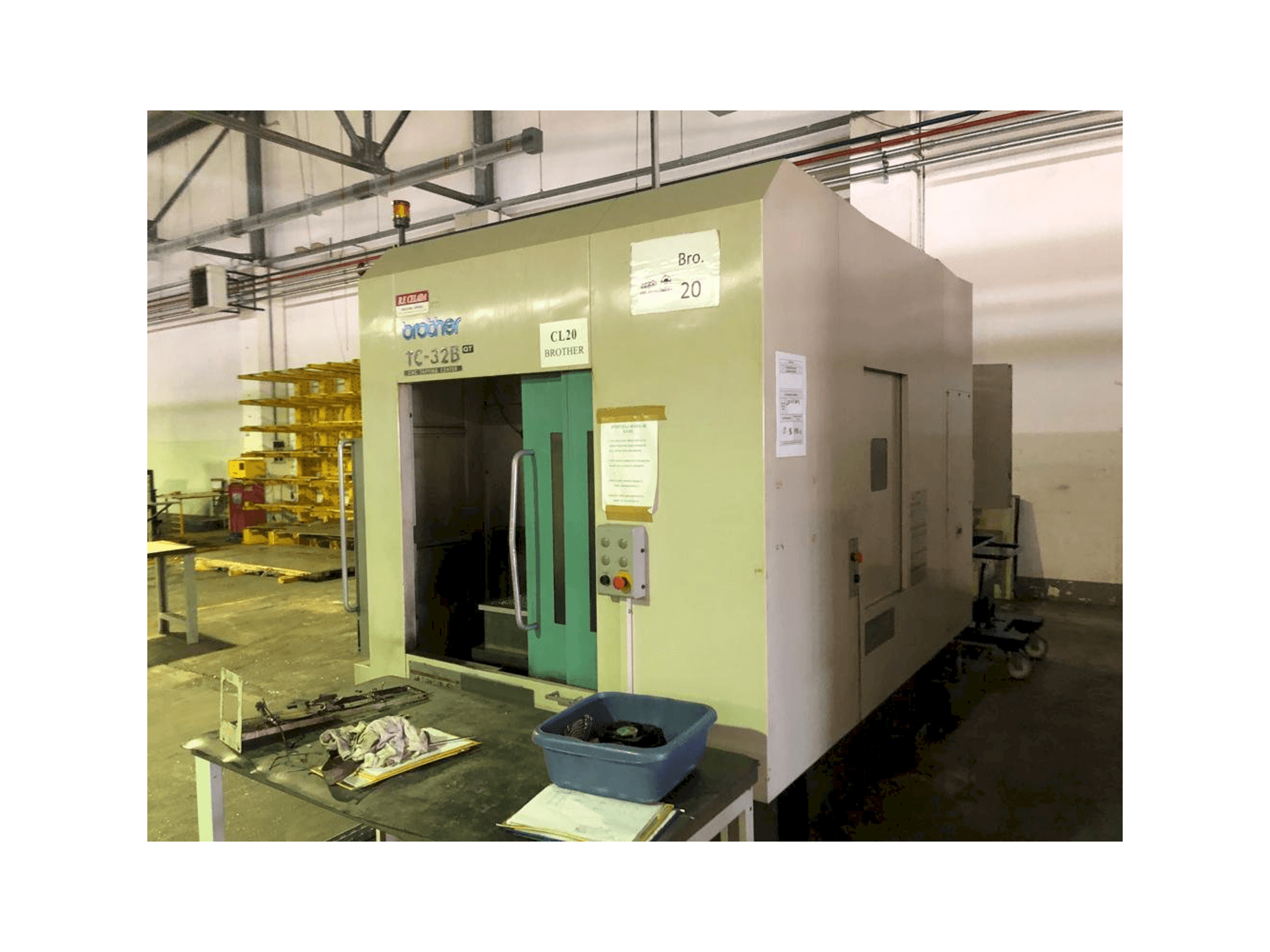 Vista frontale della macchina Brother TC 32B