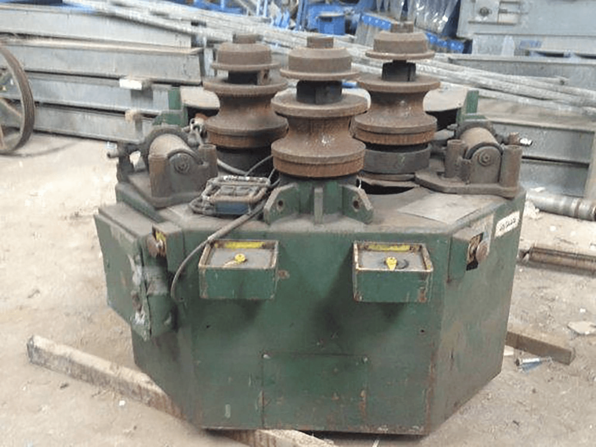 Vista frontale della macchina ROUNDO R-5