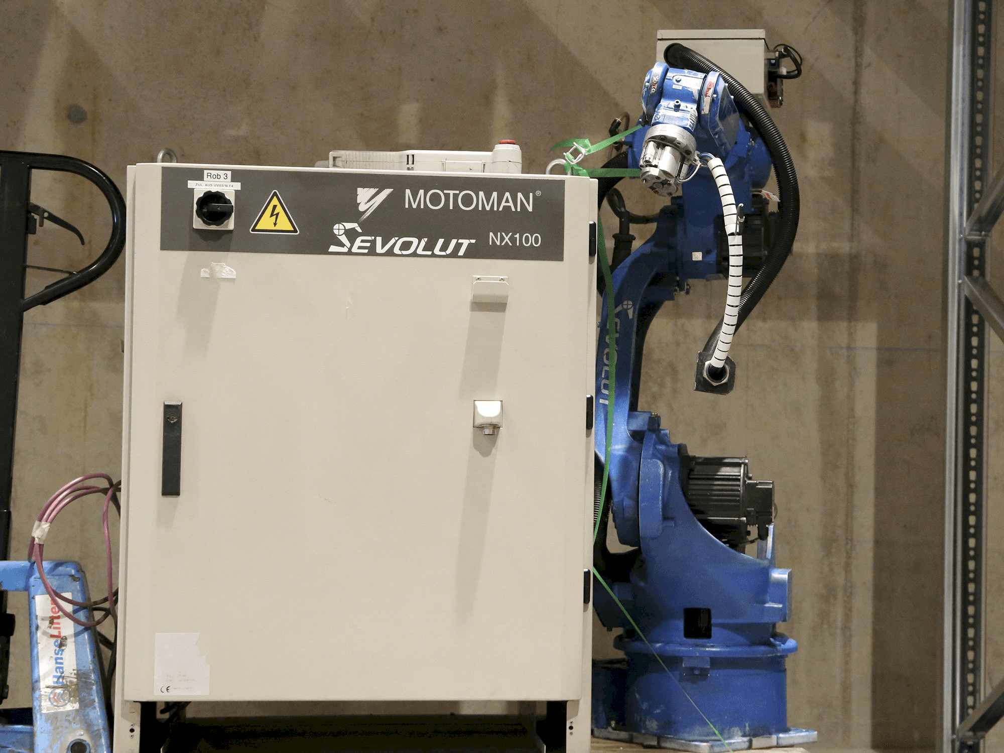 Vista frontale della macchina Yaskawa Motoman HP6