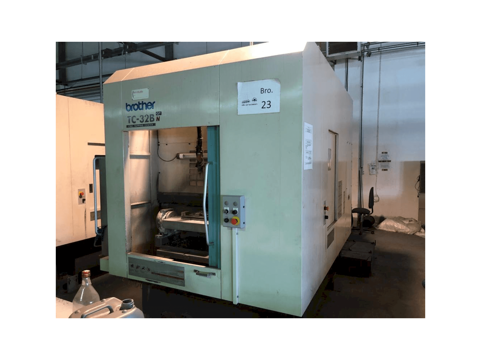 Vista frontale della macchina Brother TC 32B