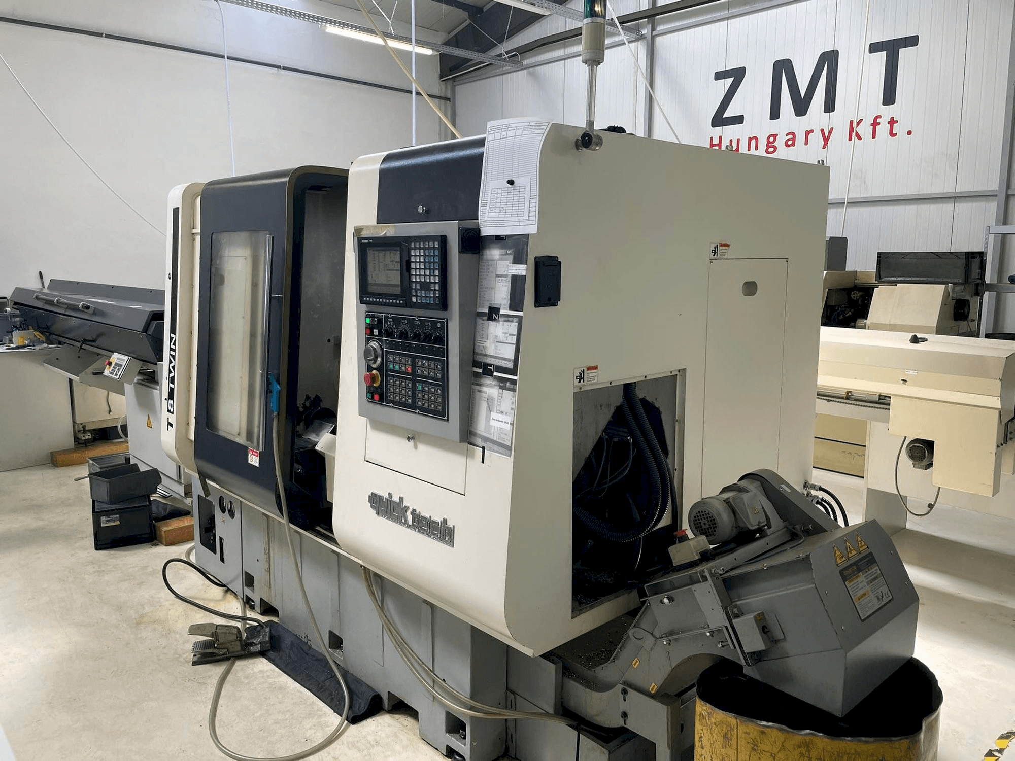 Vista frontale della macchina Quick-Tech T8 Twin