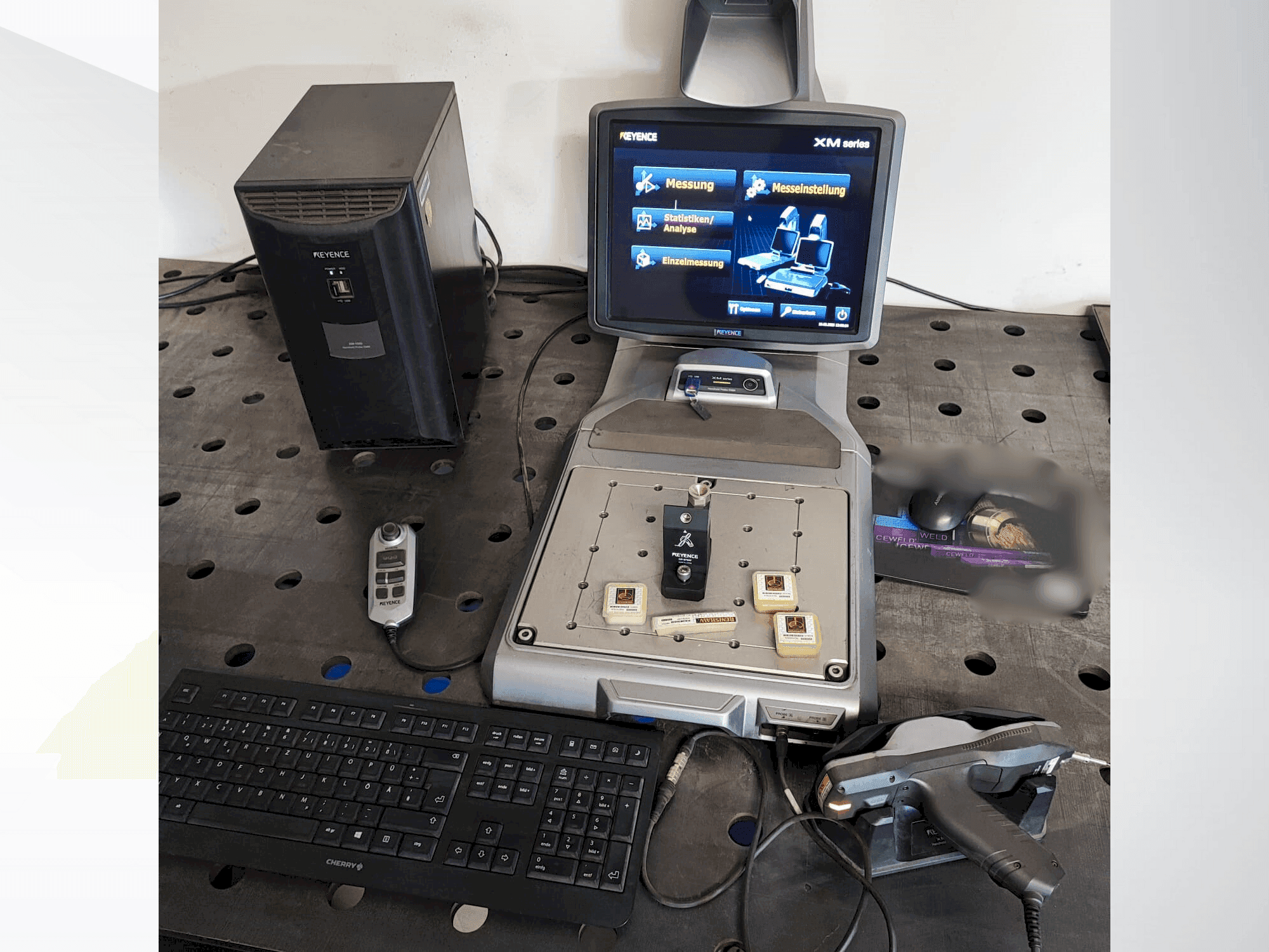 Vista frontale della macchina KEYENCE XM-1000