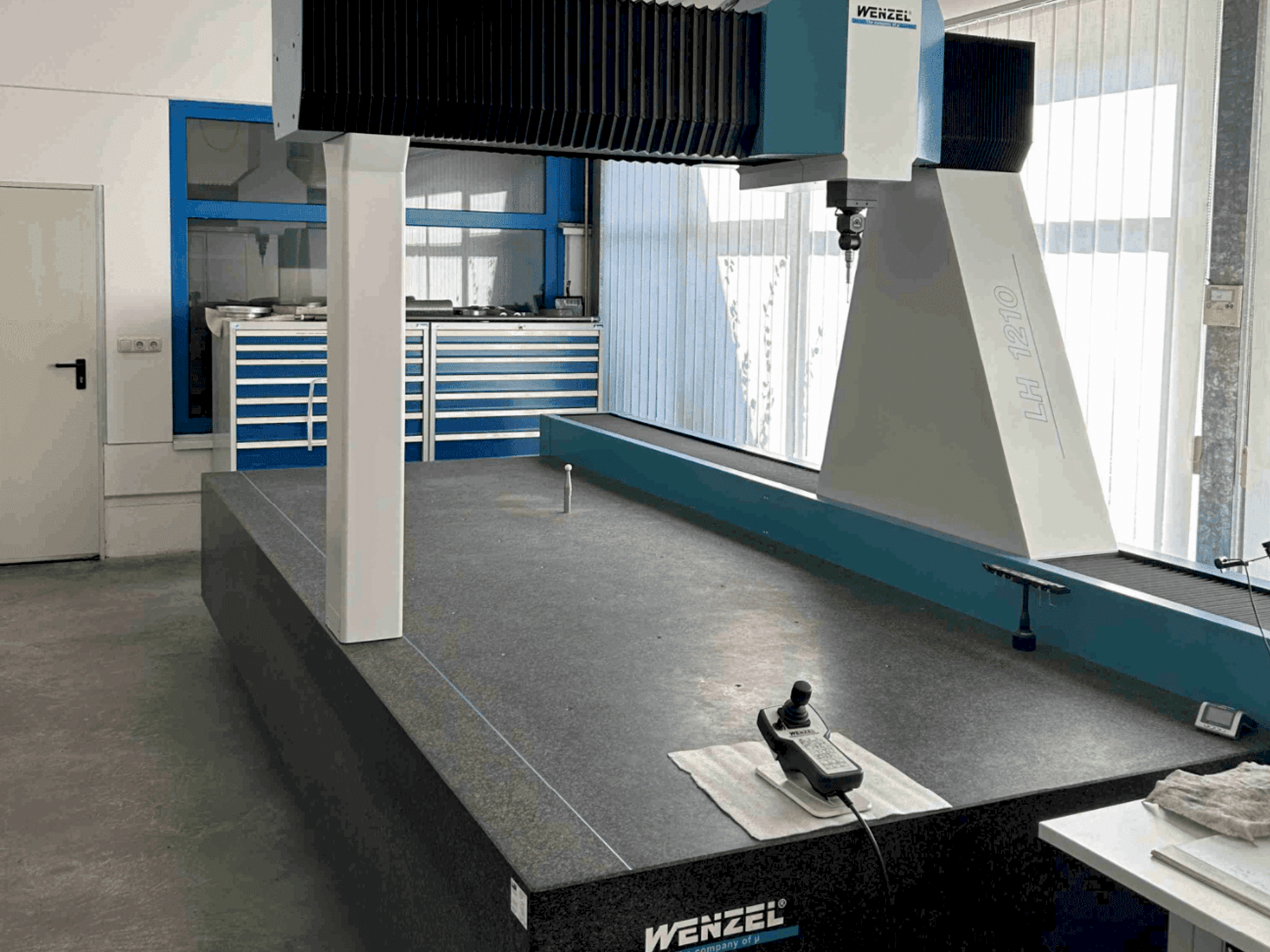 Vista frontale della macchina Wenzel LH 1210