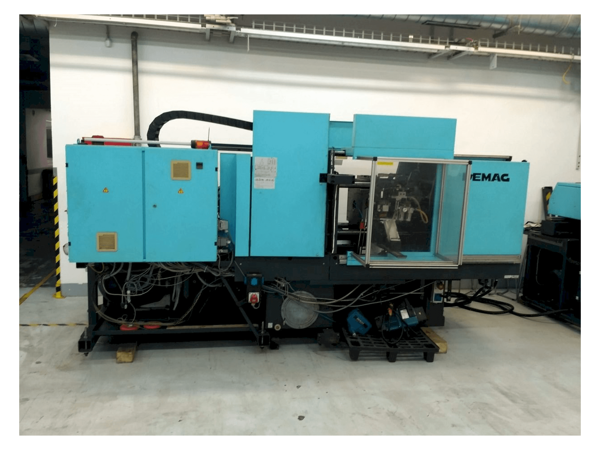 Vista frontale della macchina DEMAG Ergotech Concept 800-200