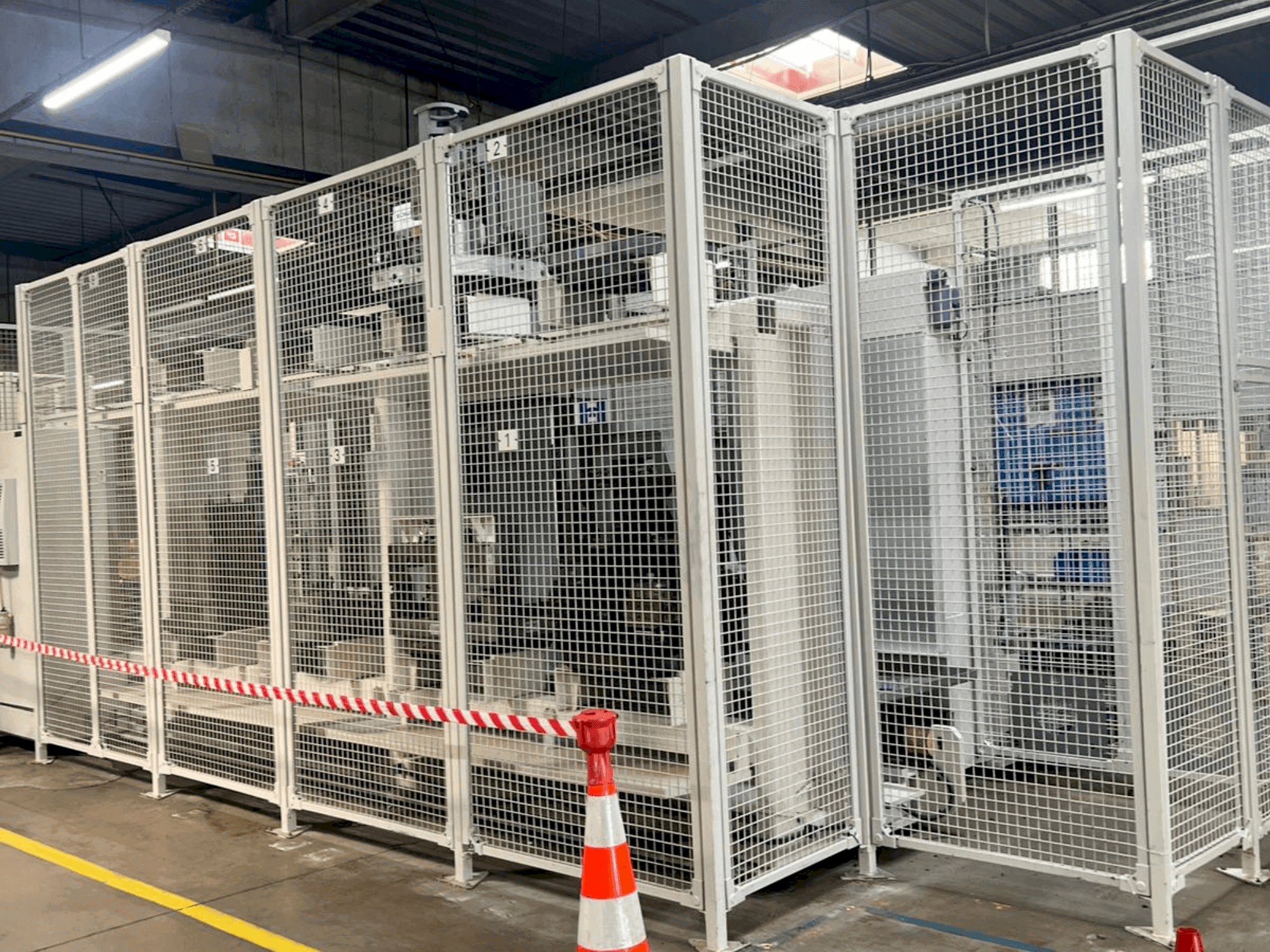 Vista frontale della macchina HELLER MCH 250