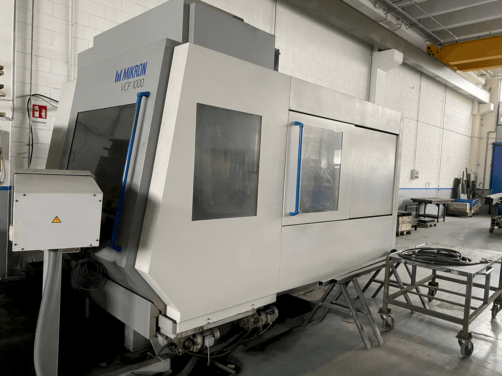 Vista frontale della macchina MIKRON VCP 1000