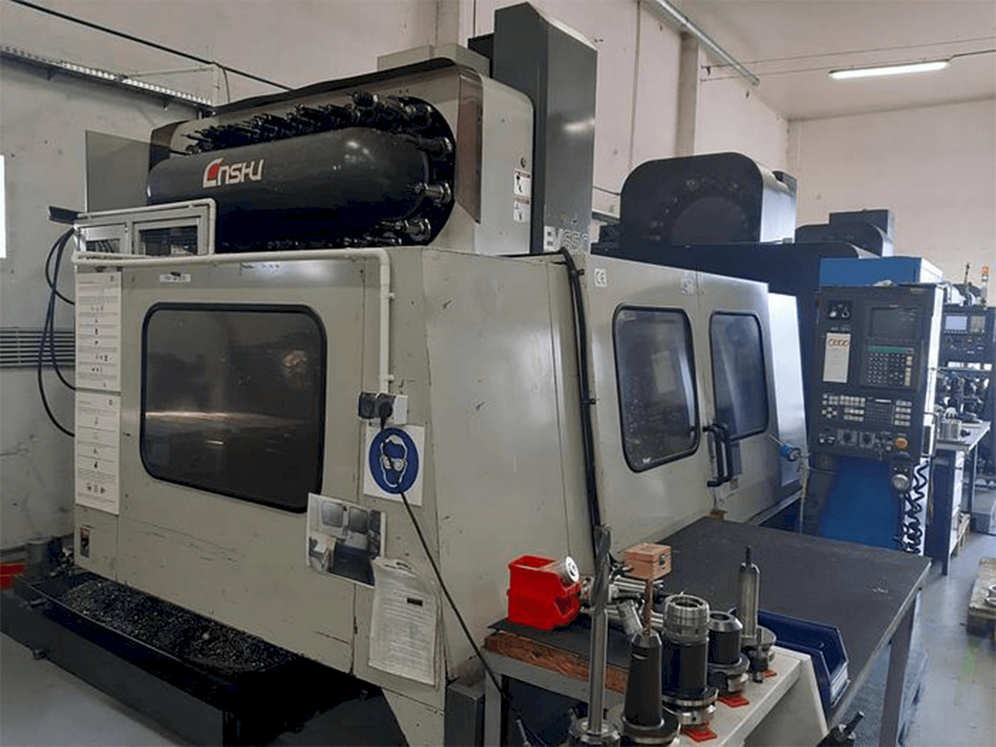 Vista frontale della macchina Enshu EV 650