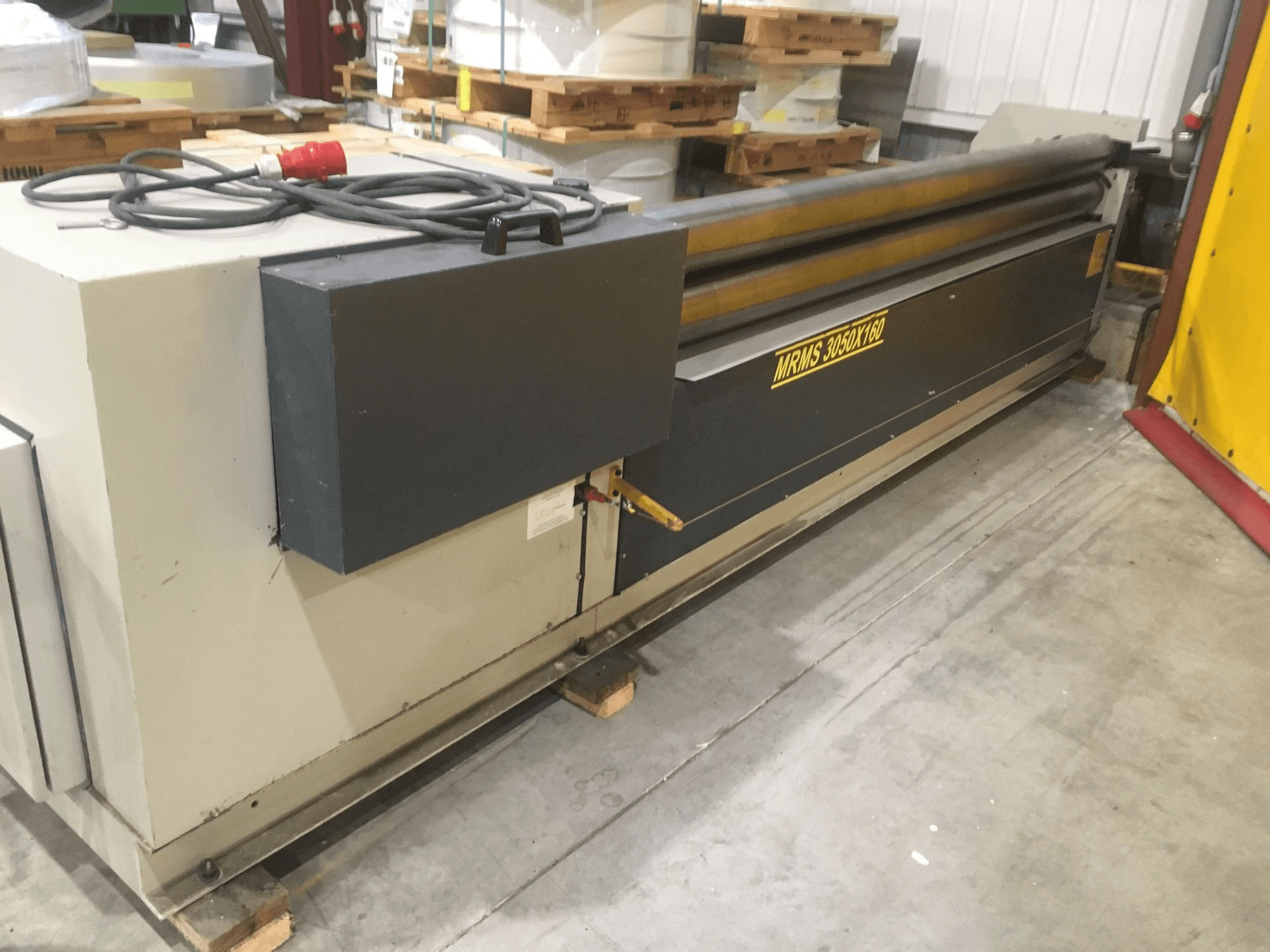 Vista frontale della macchina Sahinler MRM-S 3050X160