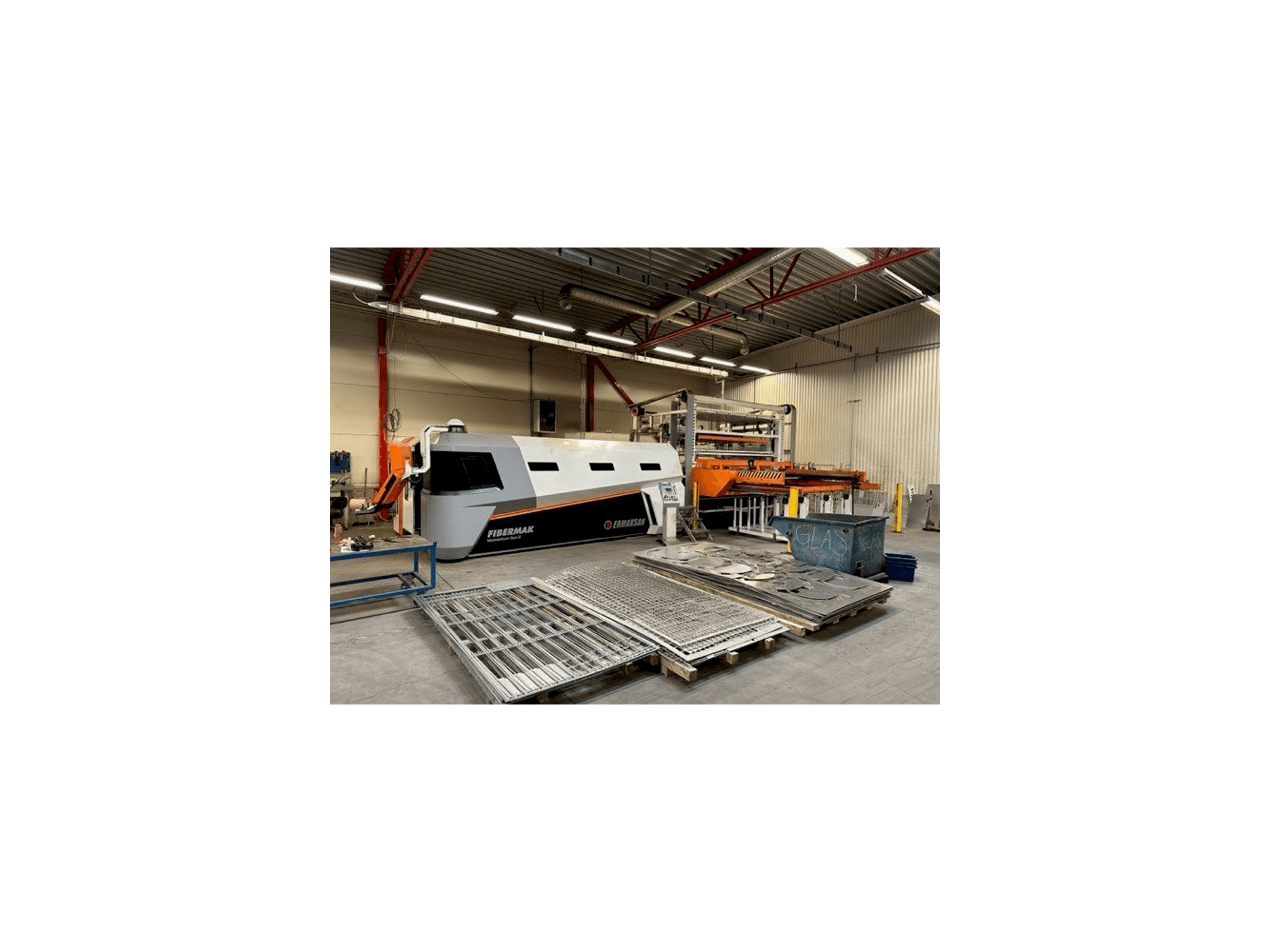 Vista frontale della macchina ERMAKSAN Fibermak 4KW