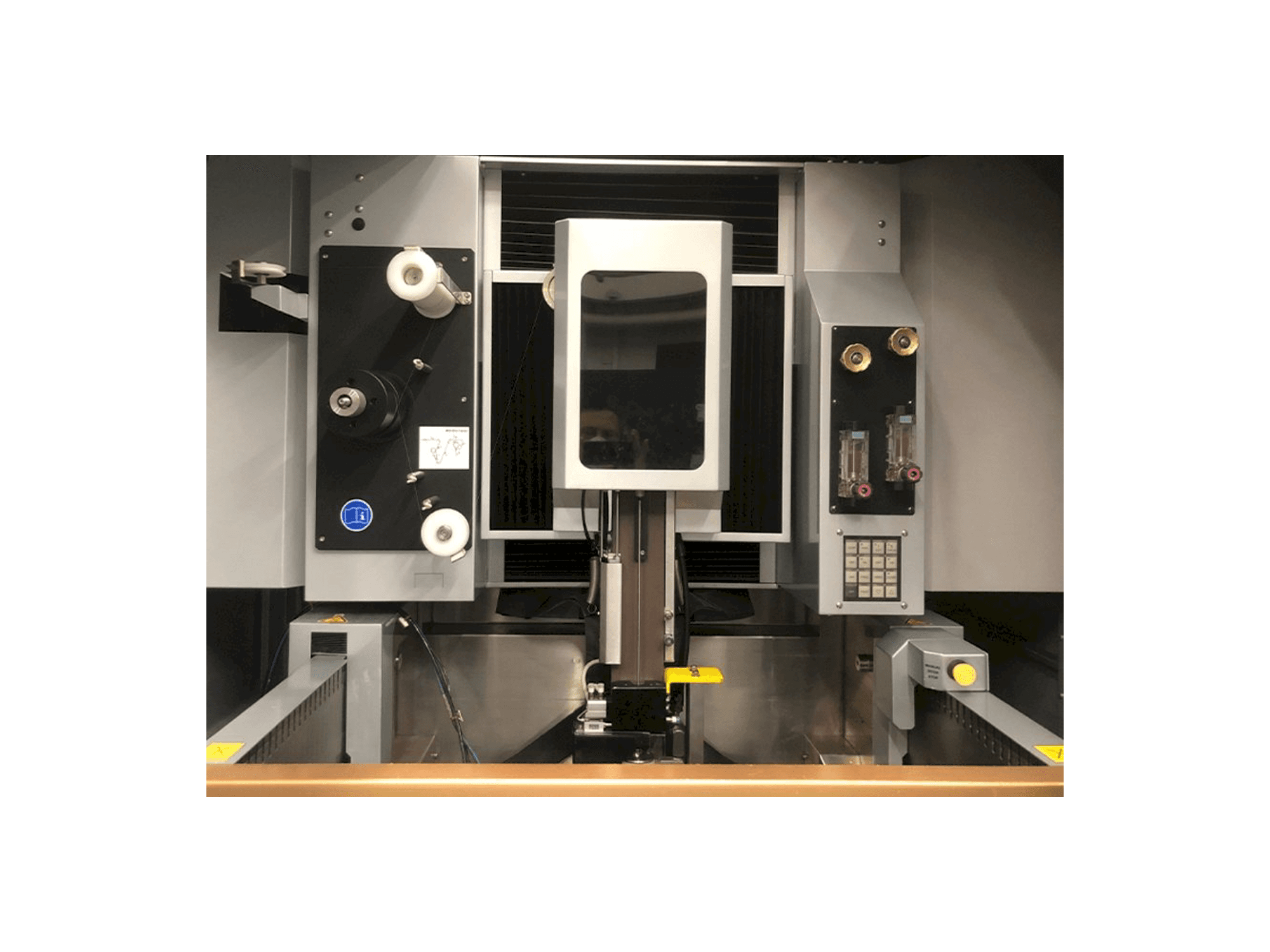 Vista frontale della macchina EROWA Robot Compact 80