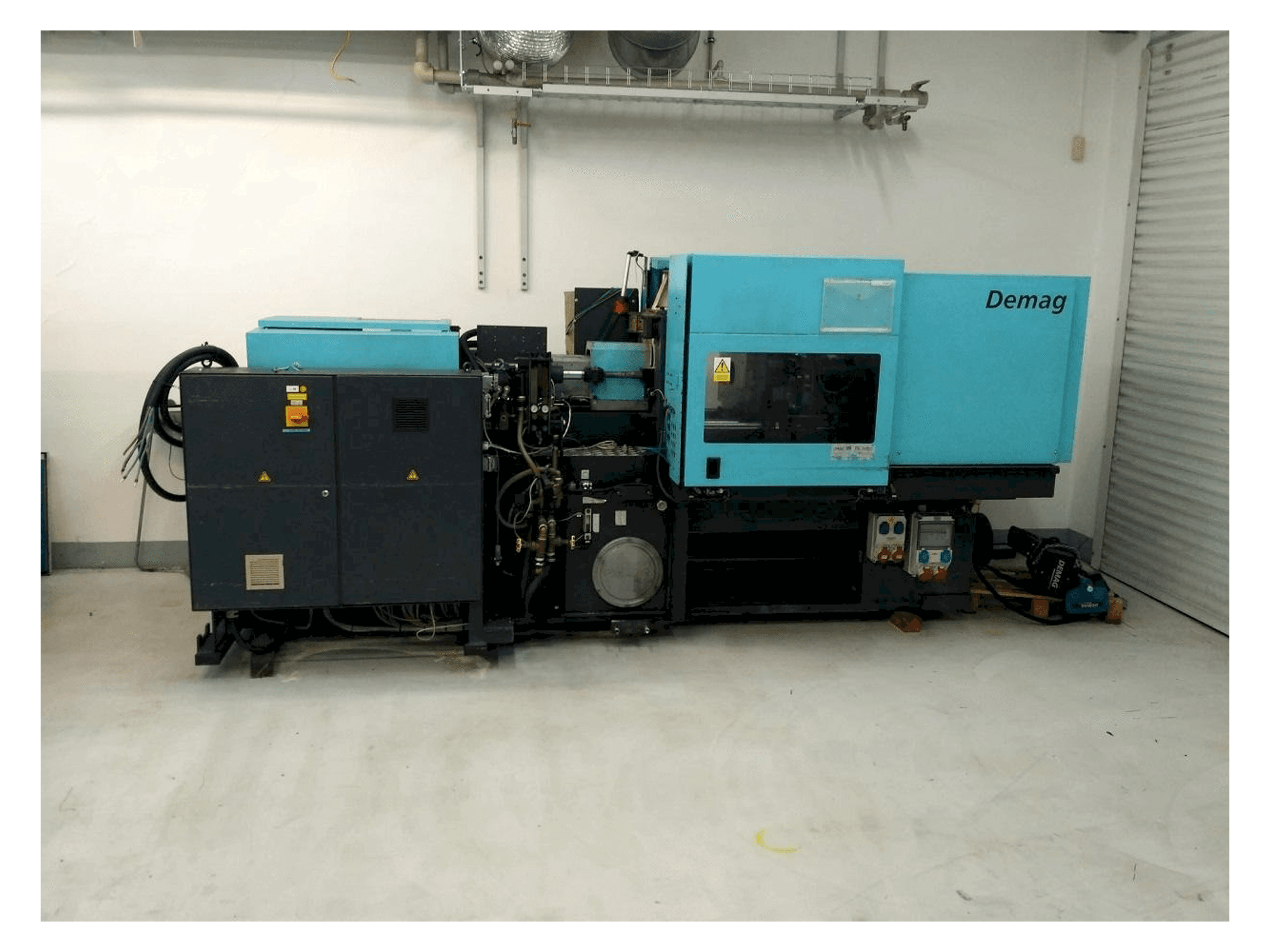 Vista frontale della macchina DEMAG Ergotech Concept 800/420-310