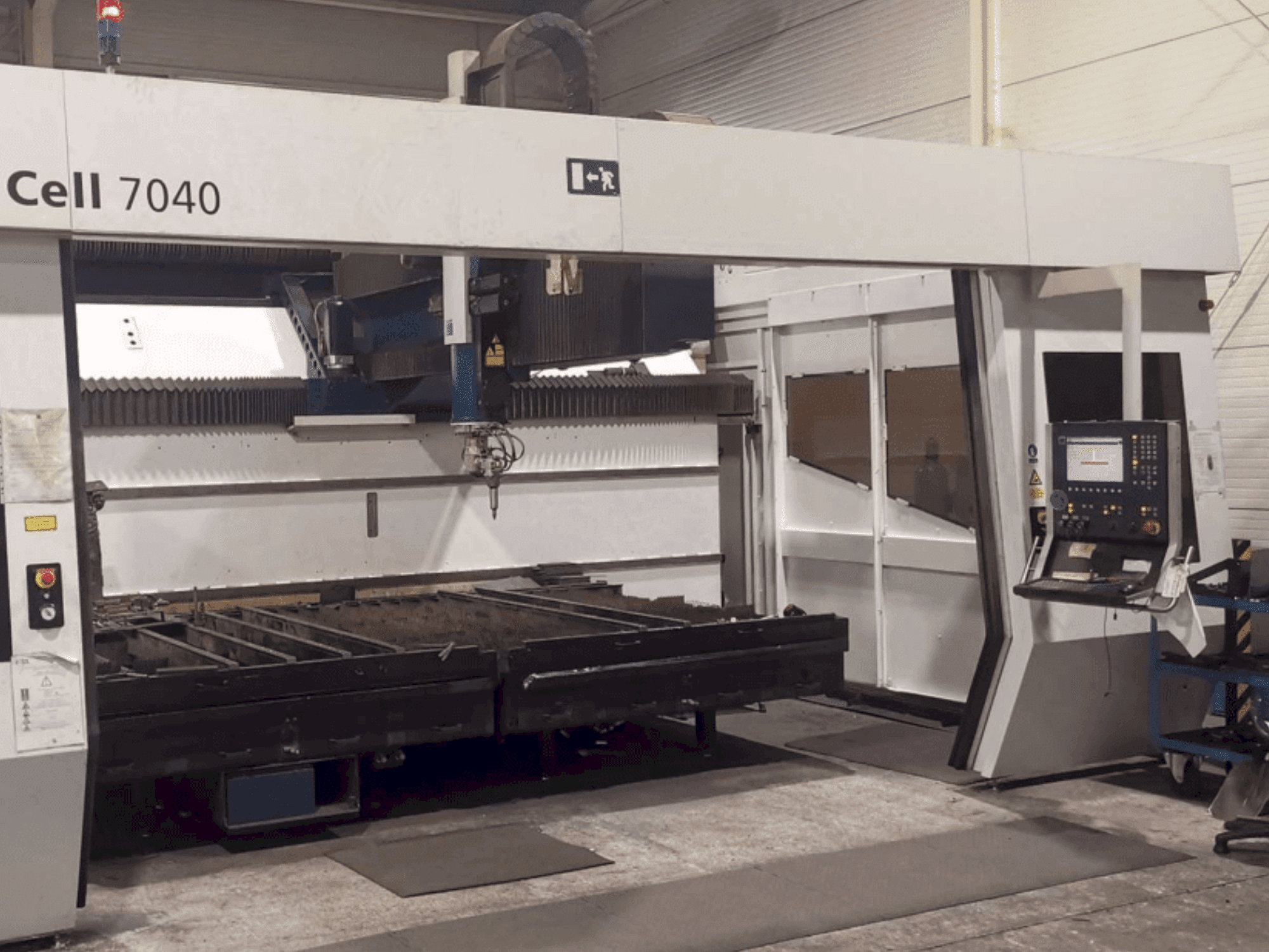 Vista frontale della macchina TRUMPF TruLaser Cell 7040