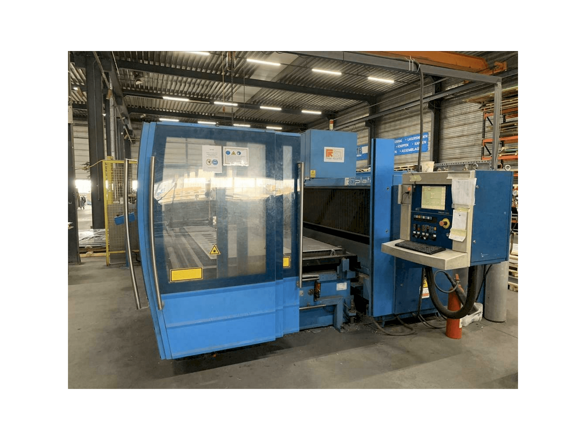 Vista frontale della macchina Prima Power Platino 1530