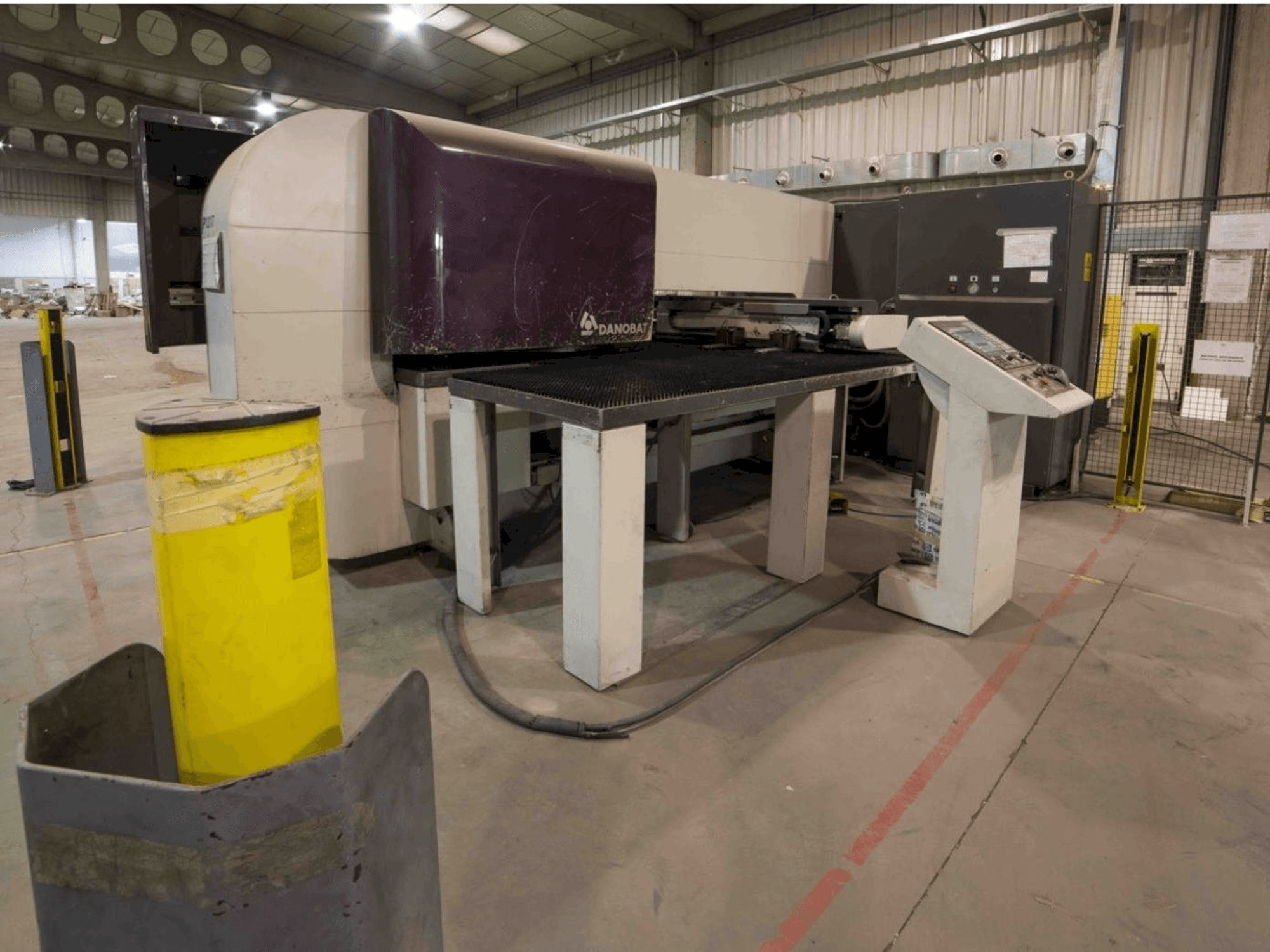 Vista frontale della macchina DANOBAT P1317