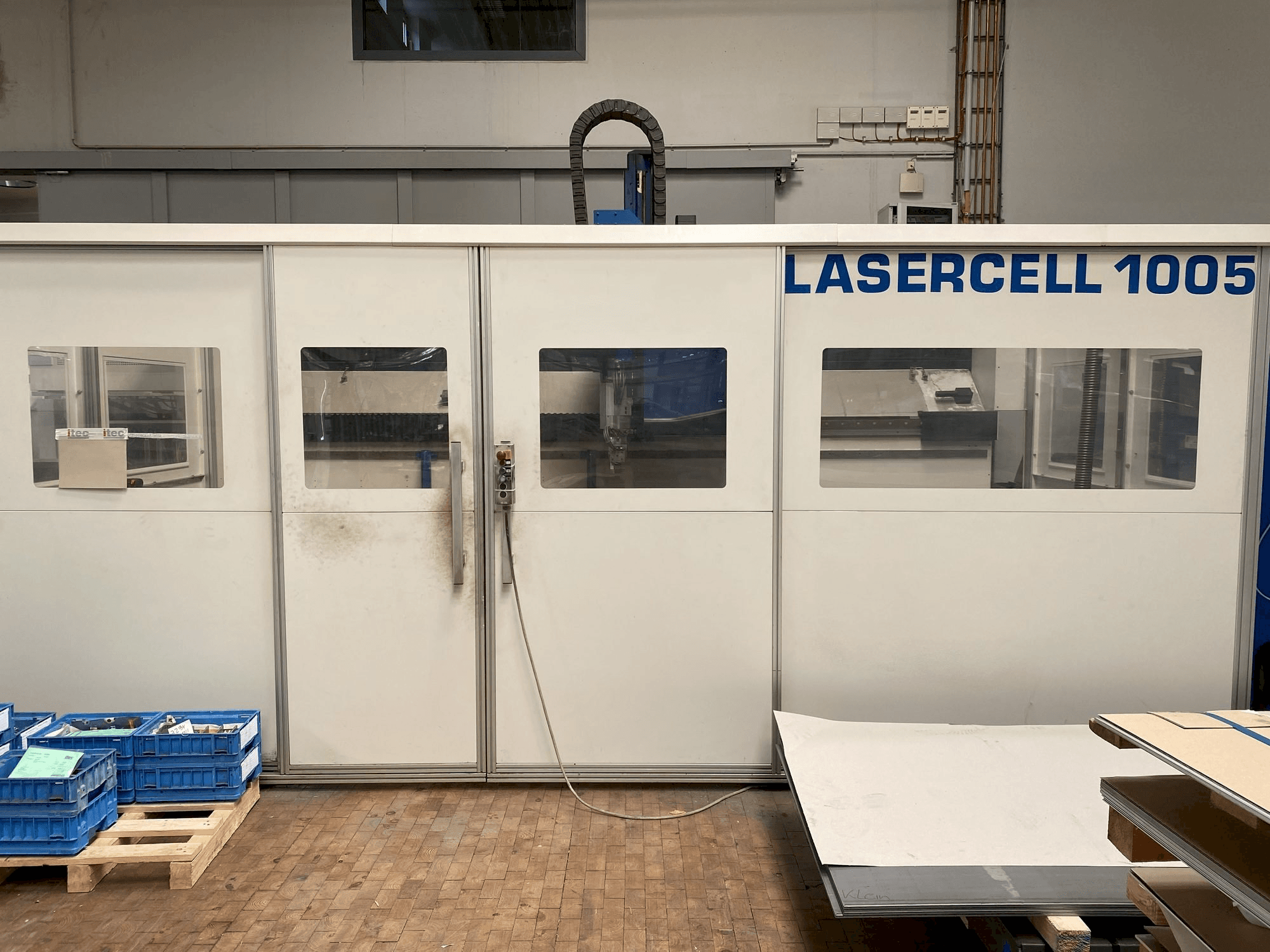 Vista frontale della macchina Trumpf TLC 1005