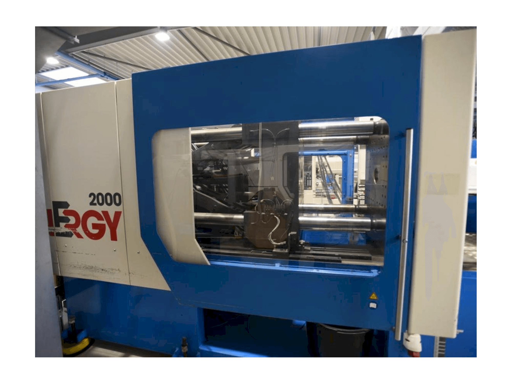 Vista frontale della macchina Netstal SynErgy 2000-460