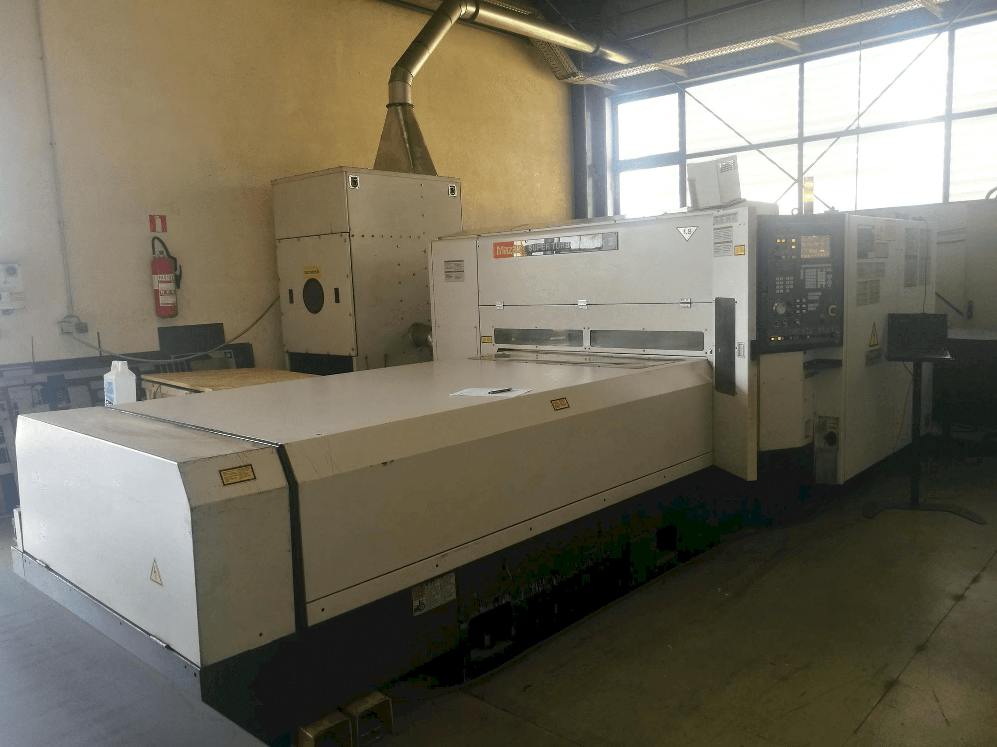 Vista frontale della macchina Mazak Super Turbo-X 48 Mk II