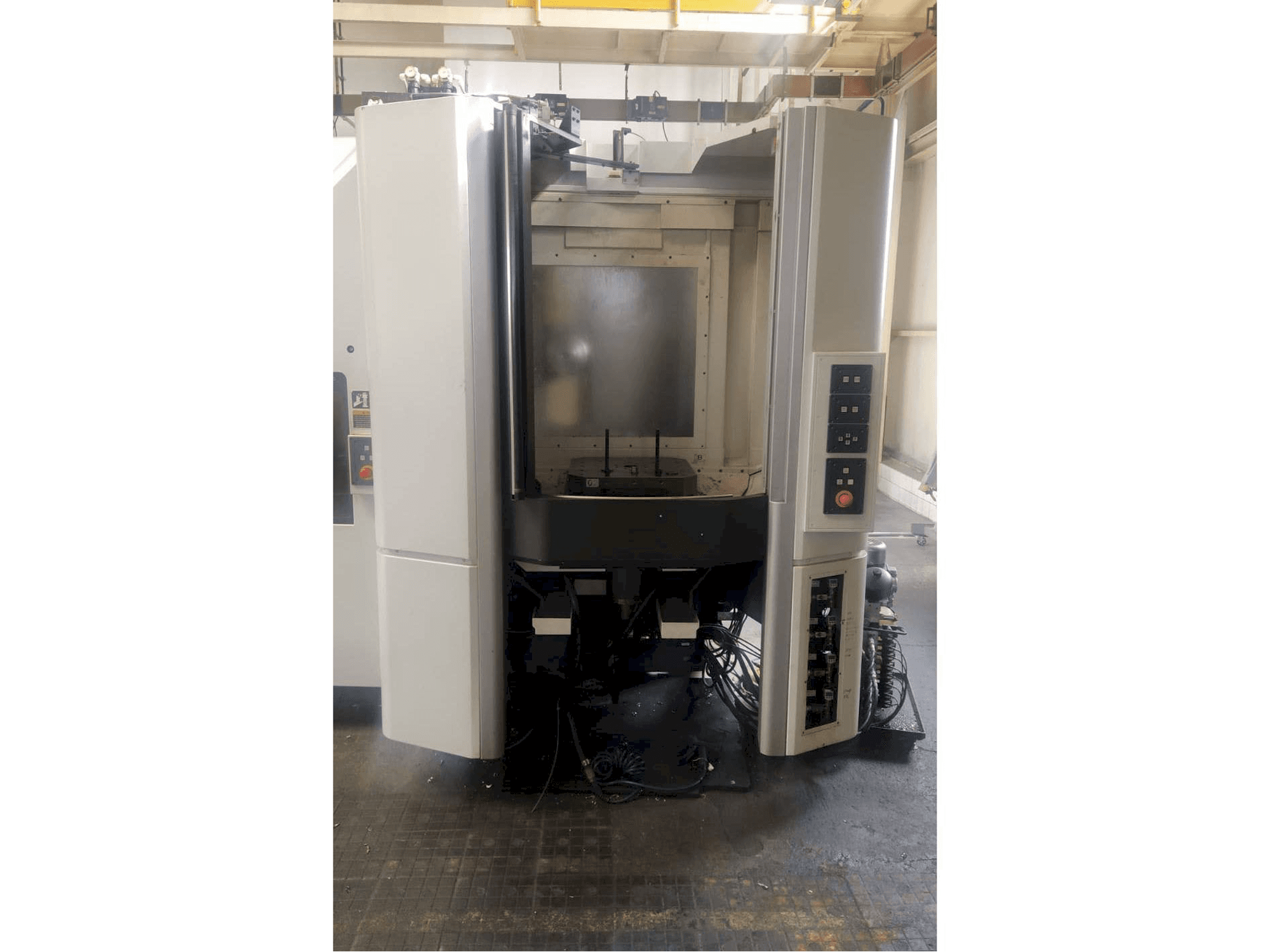 Vista frontale della macchina MORI SEIKI NHX 5000