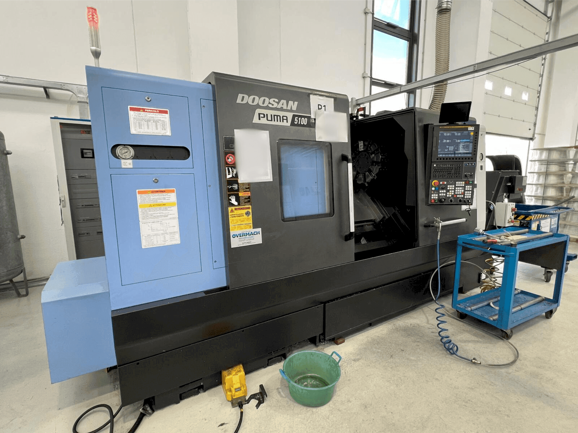 Vista frontale della macchina DOOSAN Puma 5100B