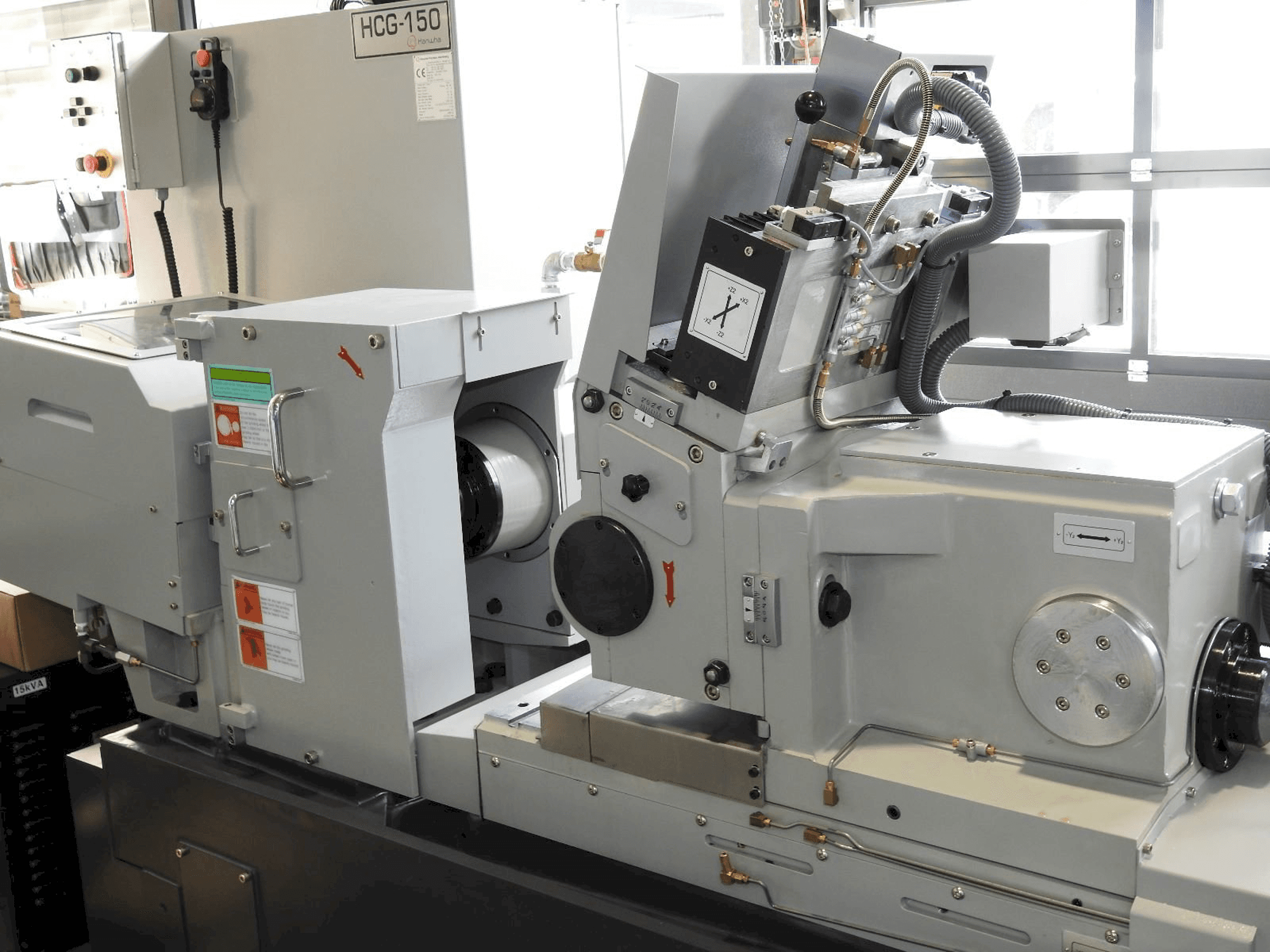 Vista frontale della macchina Hanwha HCG 150