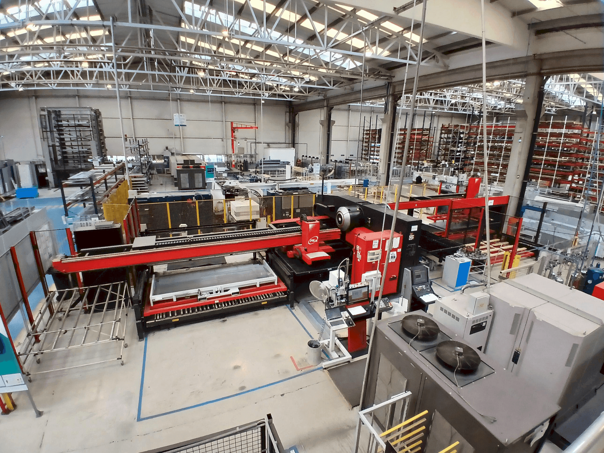 Vista frontale della macchina AMADA EMZ 3612 M2