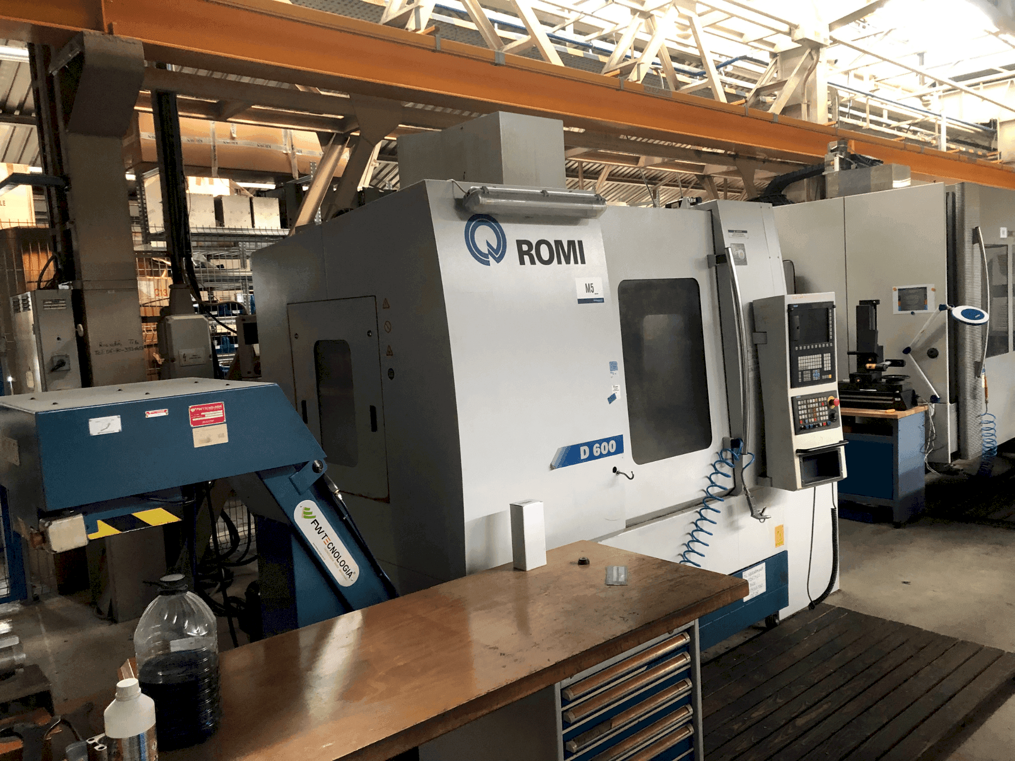 Vista frontale della macchina Romi D600