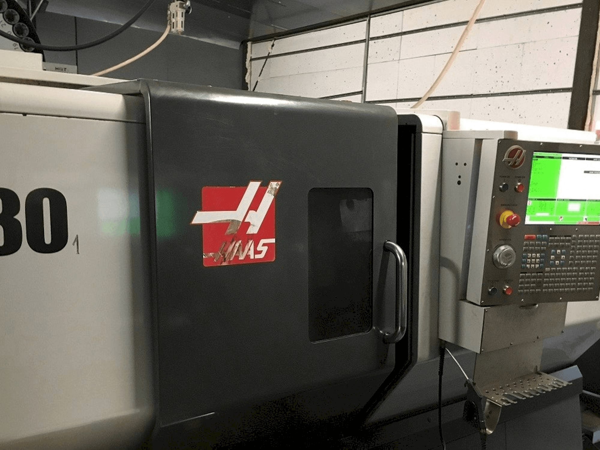 Vista frontale della macchina HAAS ST-30