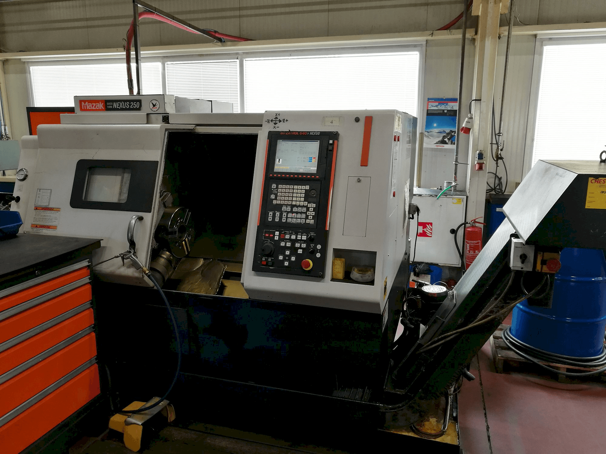 Vista frontale della macchina Mazak Nexus 250