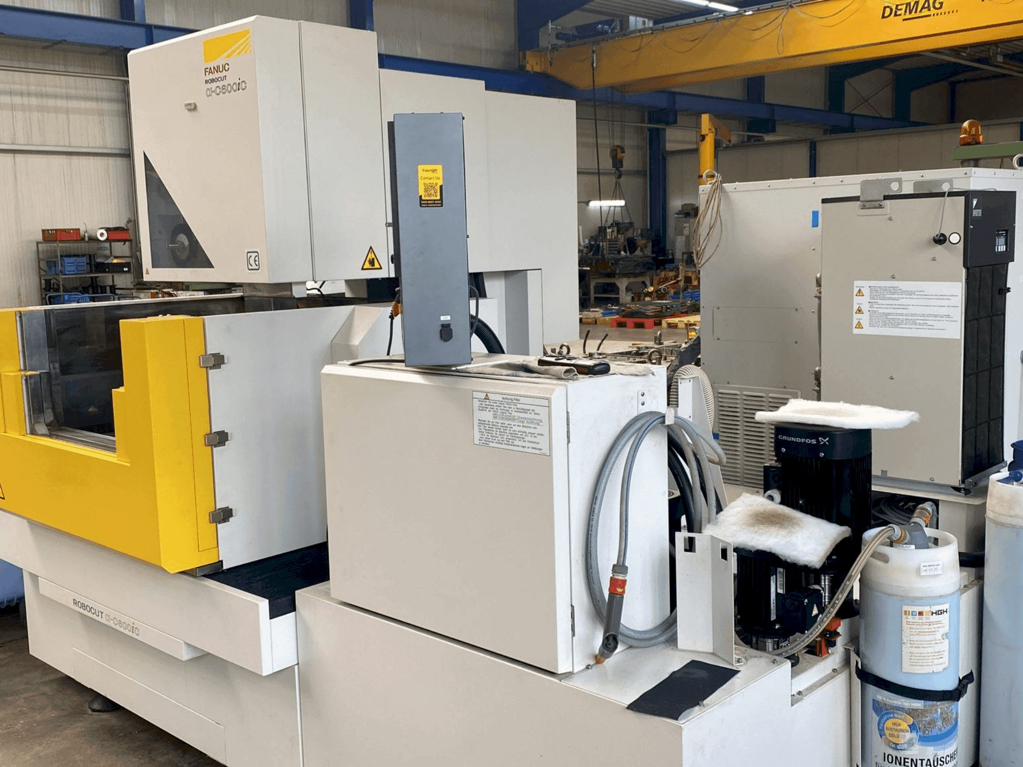 Vista frontale della macchina FANUC Robocut a-C600iC - Z400