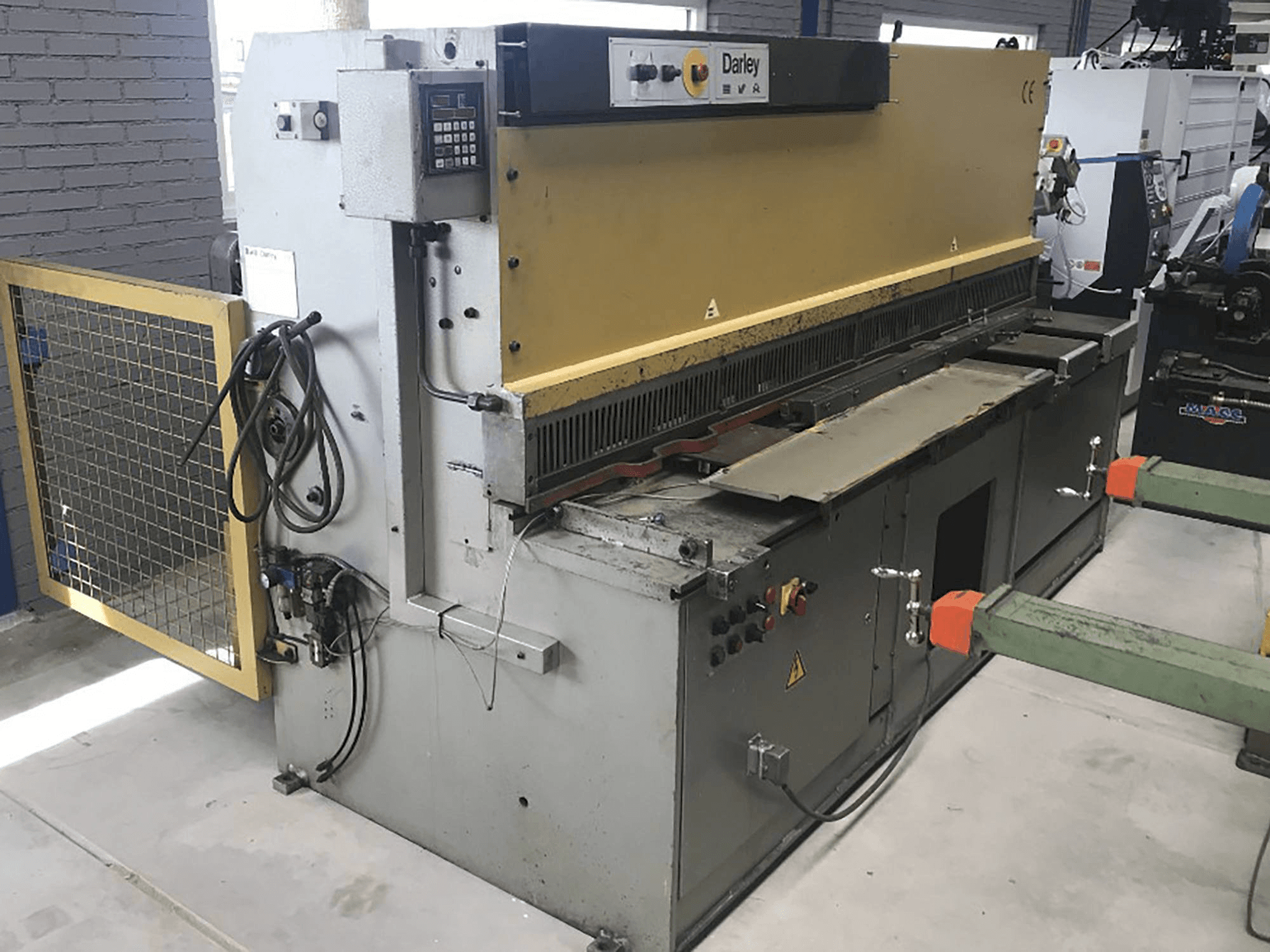 Vista frontale della macchina Darley S 2500 x 4