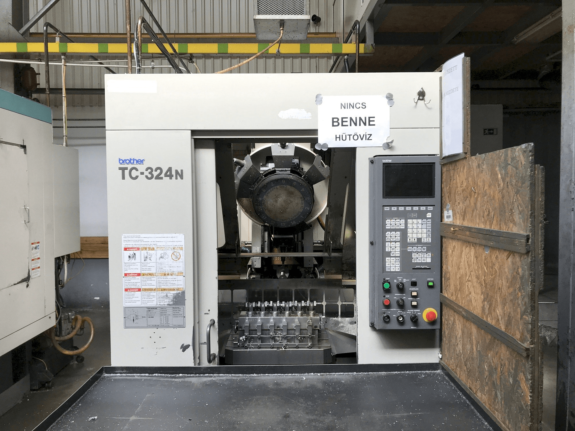 Vista frontale della macchina Brother TC-324N