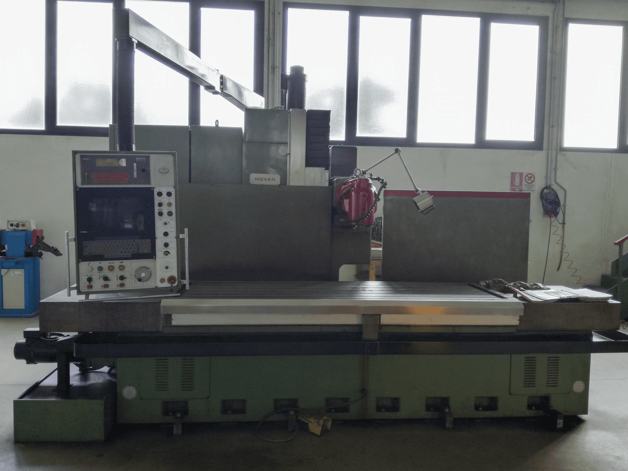 Vista frontale della macchina NOVAR KBF 2500