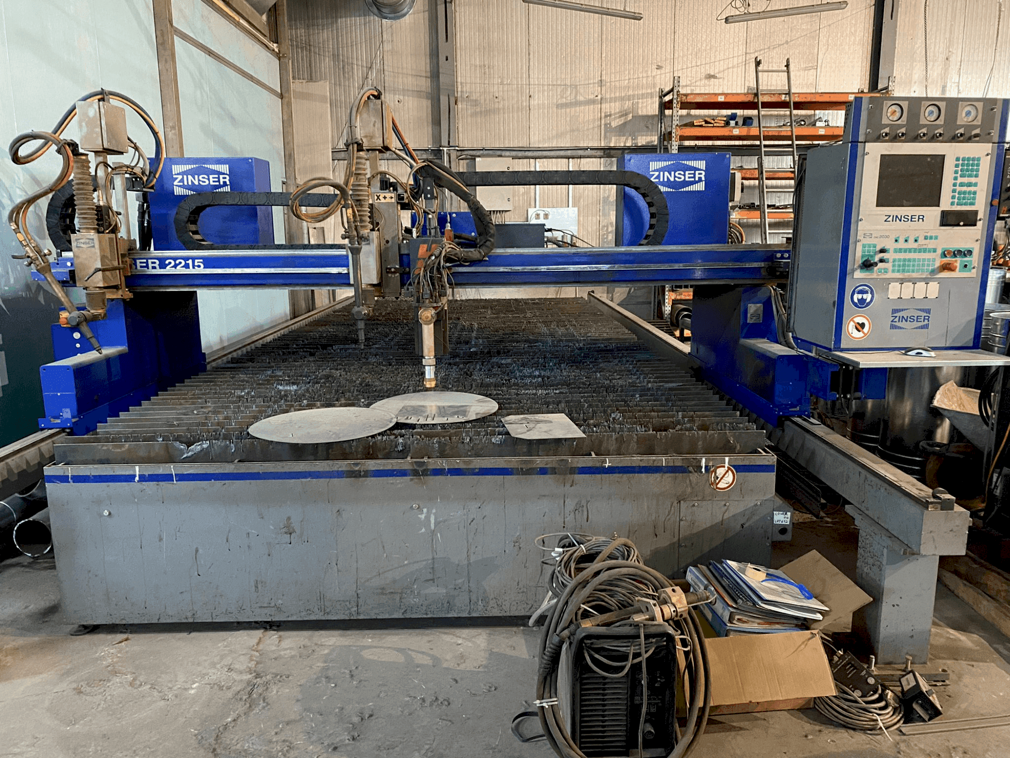 Vista frontale della macchina ZINSER 2215