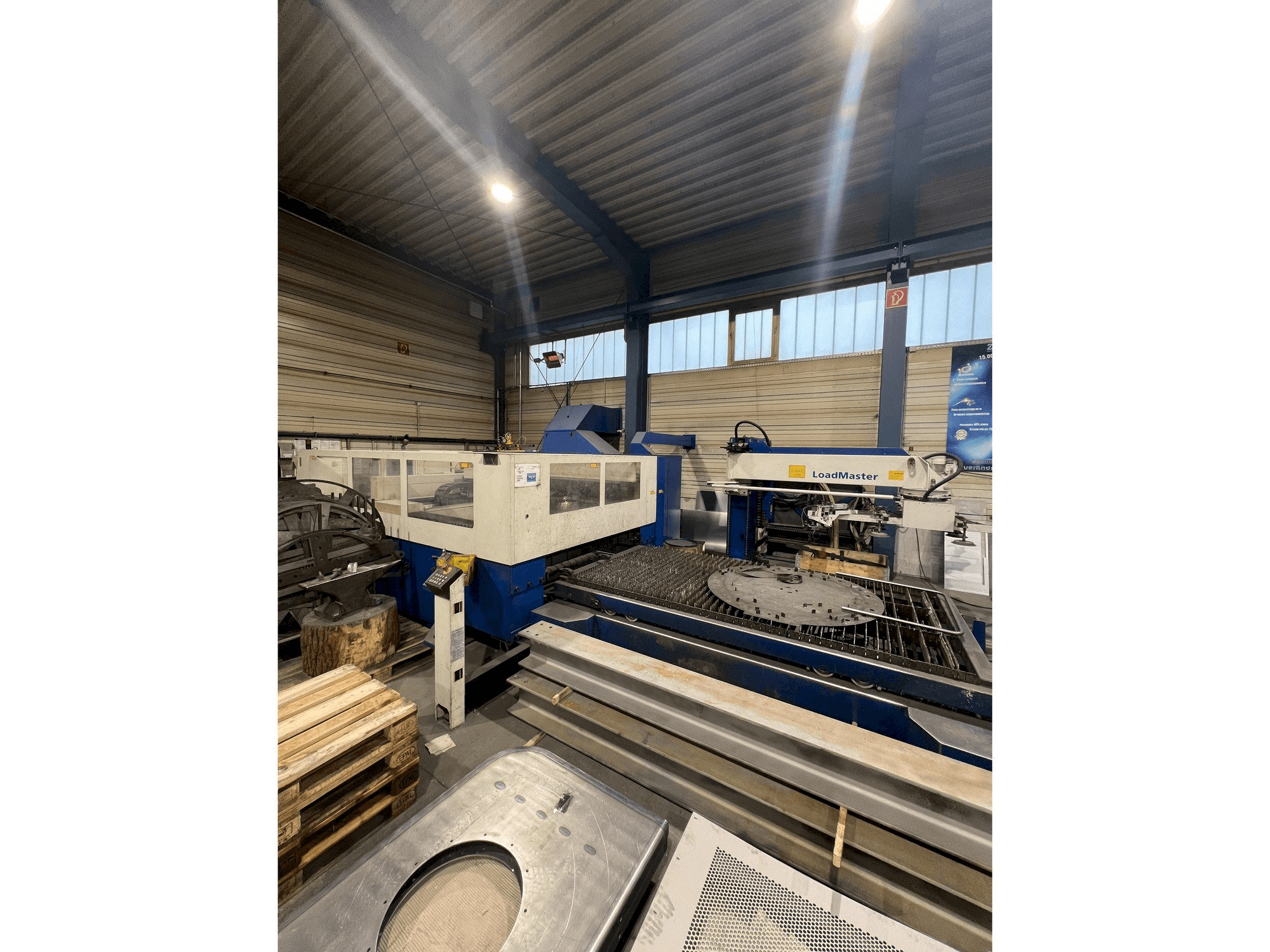Vista frontale della macchina TRUMPF TruLaser 3030