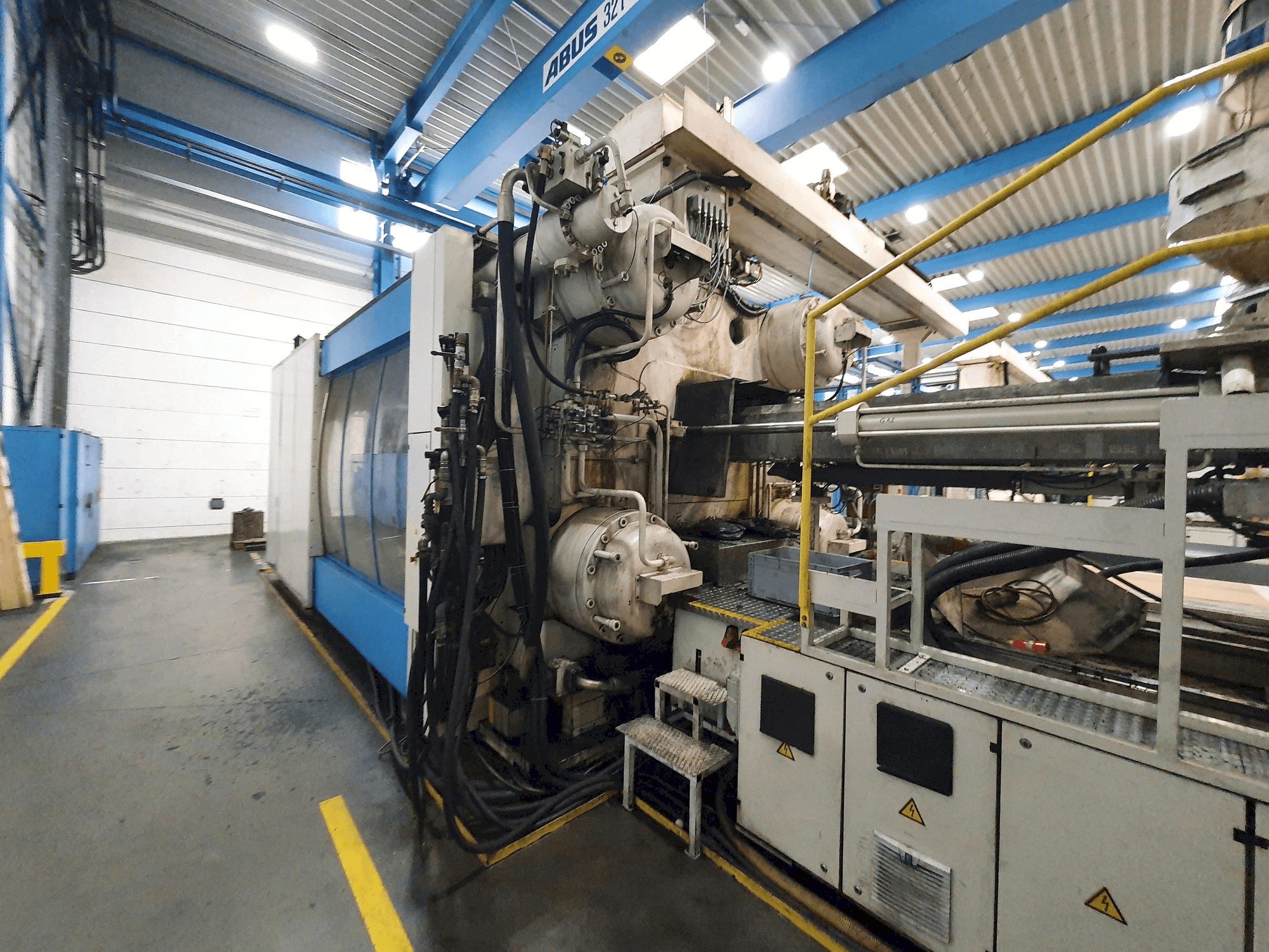 Vista frontale della macchina Engel ES 16050/2000 Duo