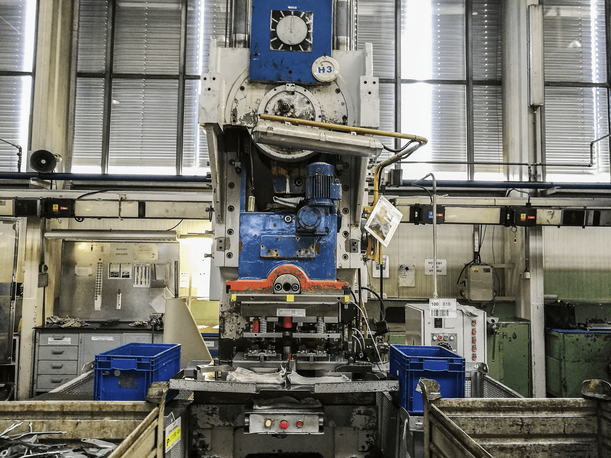 Vista frontale della macchina ZTS LEK-160