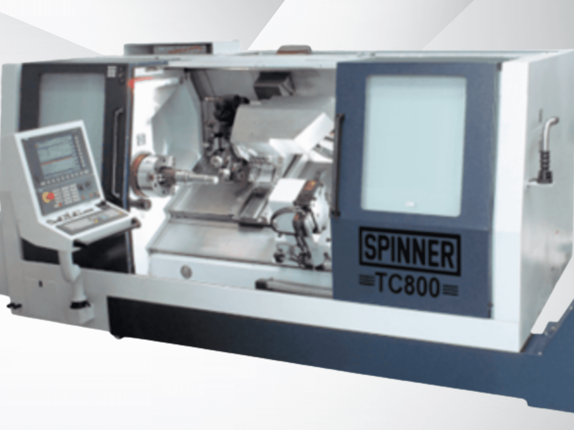 Centro di tornitura e fresatura SPINNER TC800 110MCY, vista frontale che mostra il pannello di controllo e l’interno della macchina con il mandrino e gli utensili da taglio.