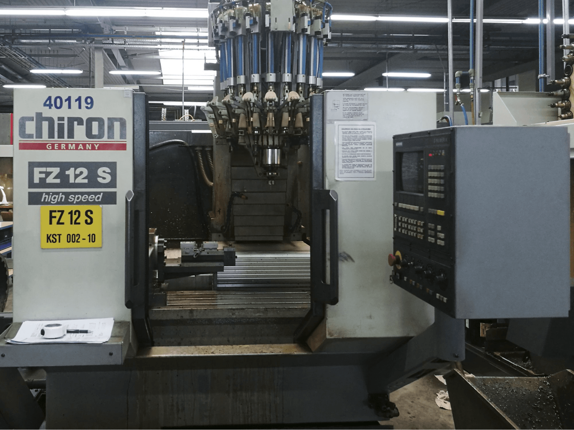 Vista frontale della macchina Chiron FZ 12 S