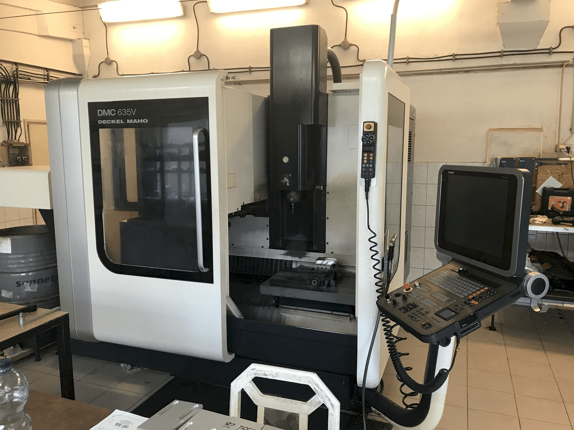 Vista frontale della macchina DECKEL MAHO DMC 635V