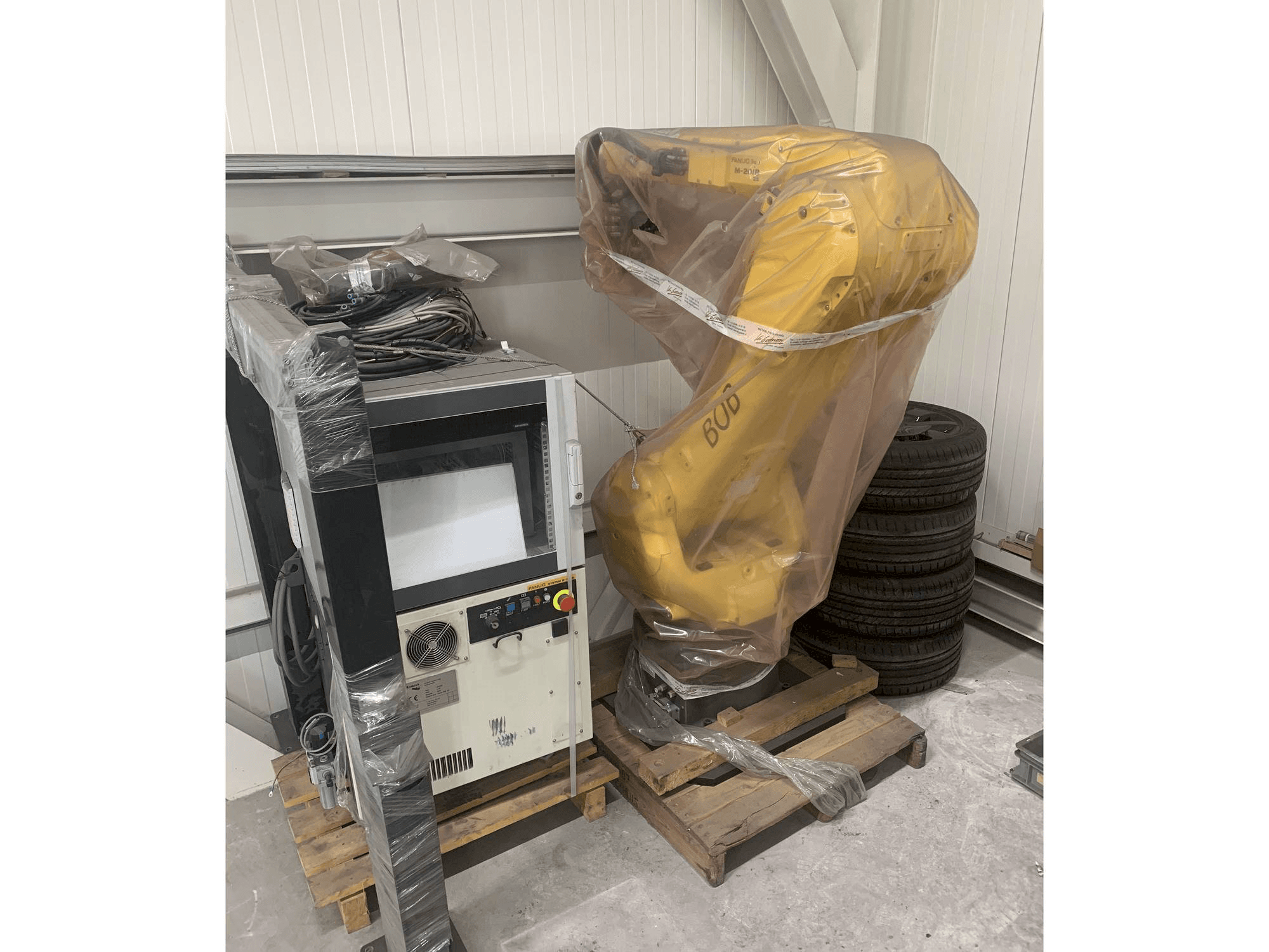 Vista frontale della macchina FANUC M-20iB