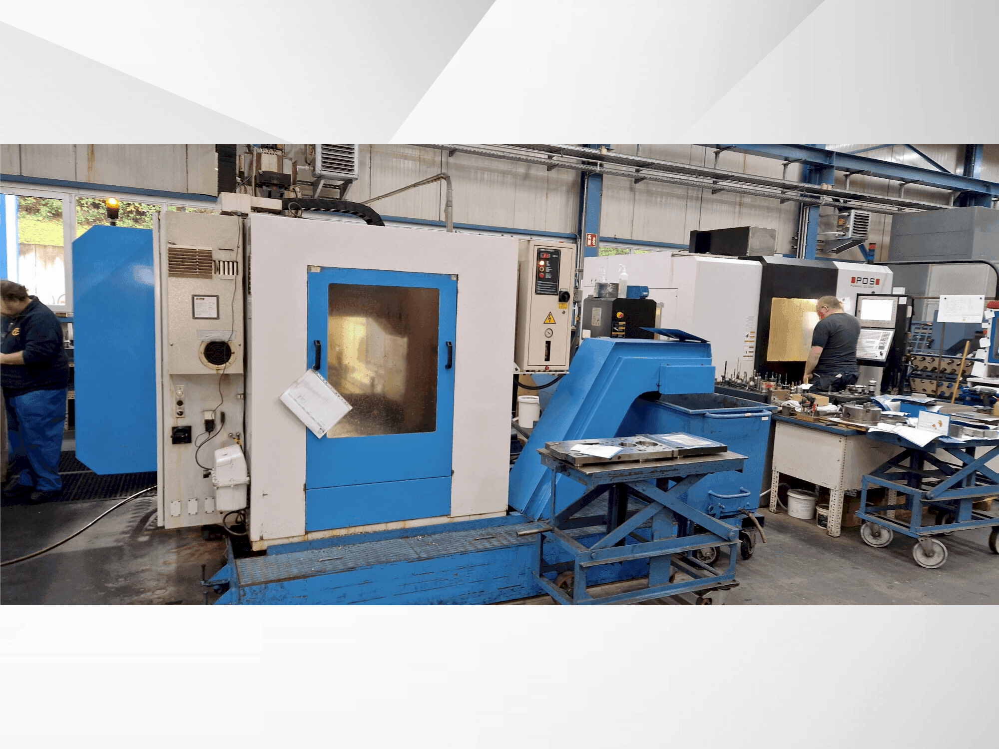 Vista frontale della macchina KONDIA HM-2010