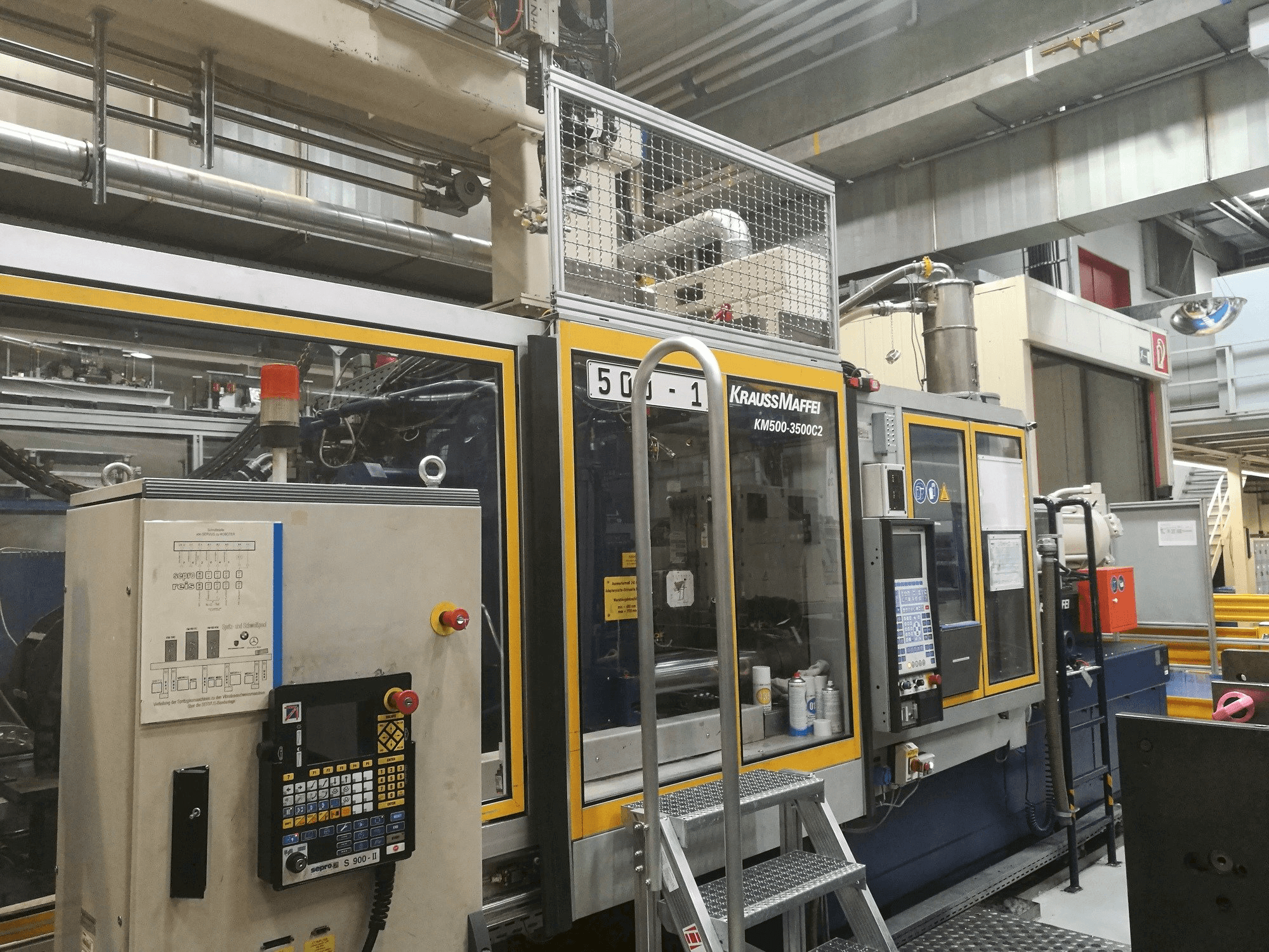 Vista frontale della macchina Krauss Maffei 500-3500 C2