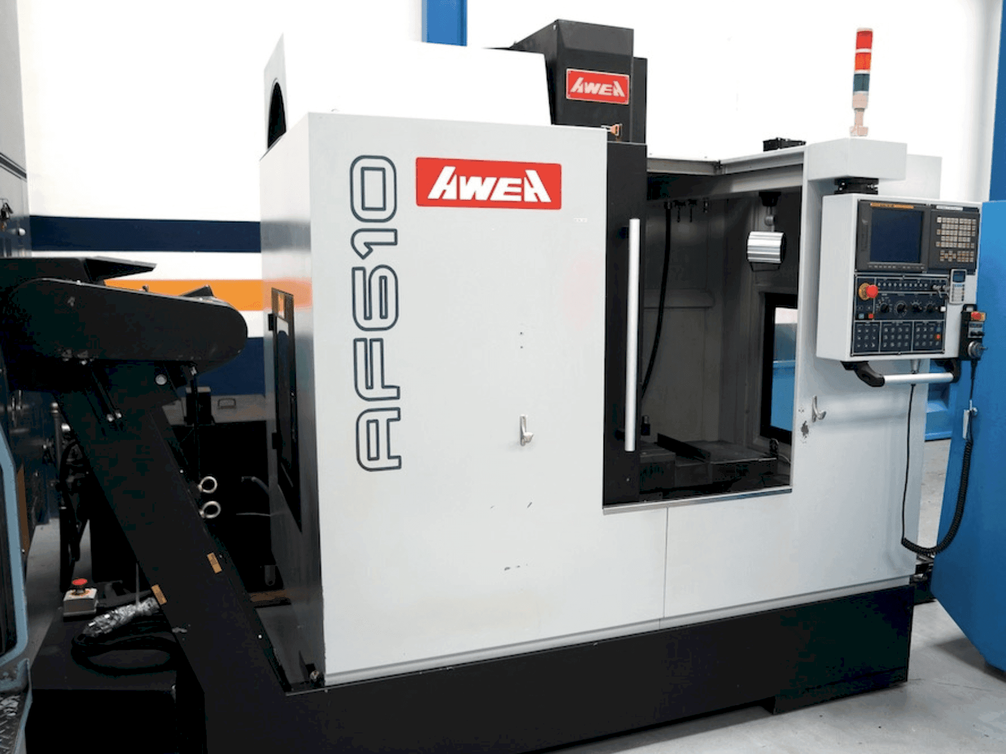 Vista frontale della macchina AWEA AF 610