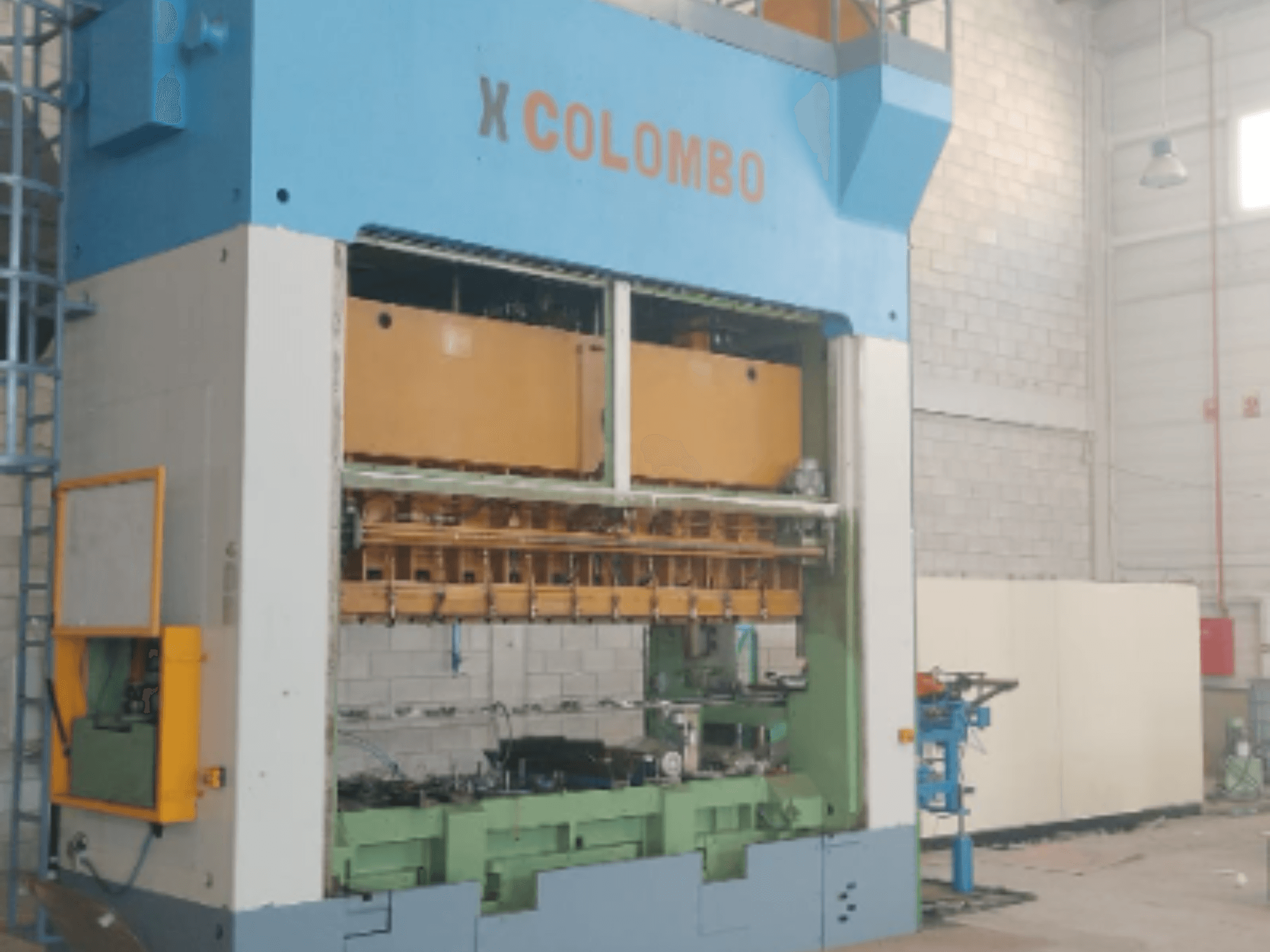 Pressa meccanica Colombo Agostino T231A315, vista frontale, con i componenti del macchinario e le caratteristiche operative.