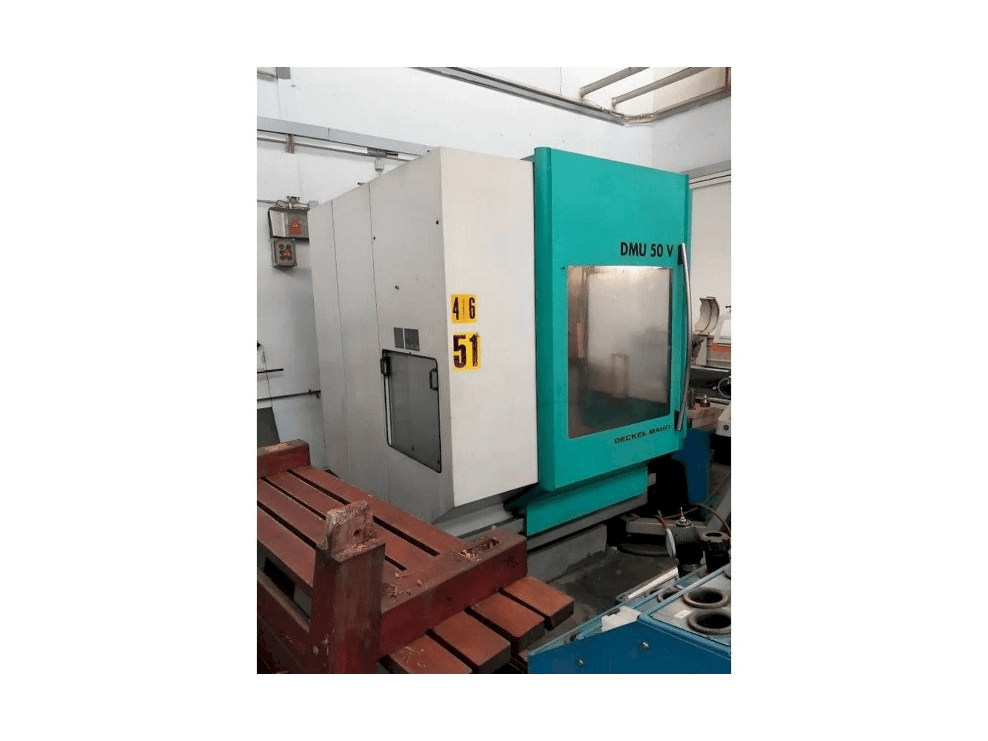 Vista laterale sinistra della macchina DECKEL MAHO DMU 50 V