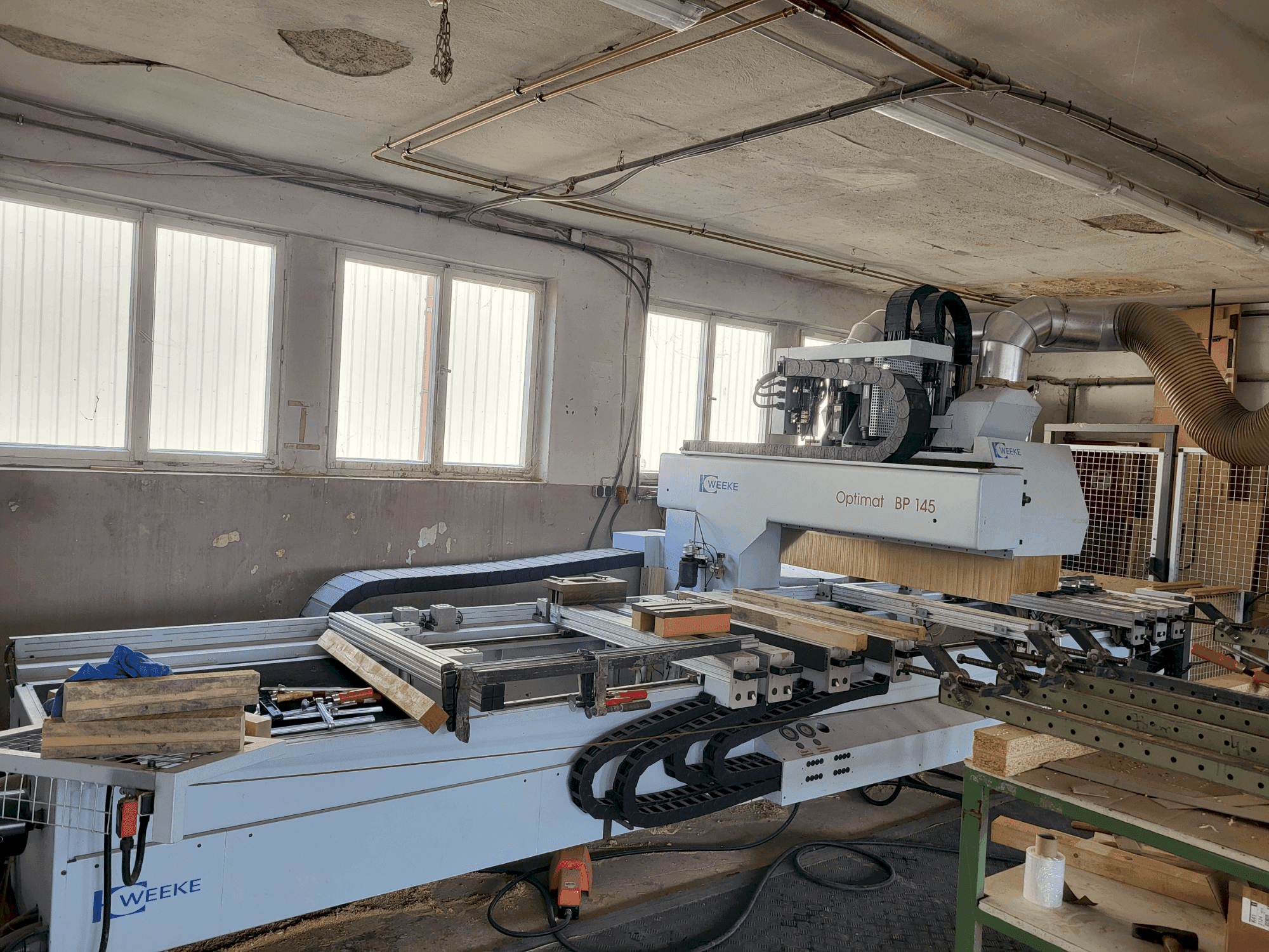 Vista frontale della macchina Weeke Optimat BP145