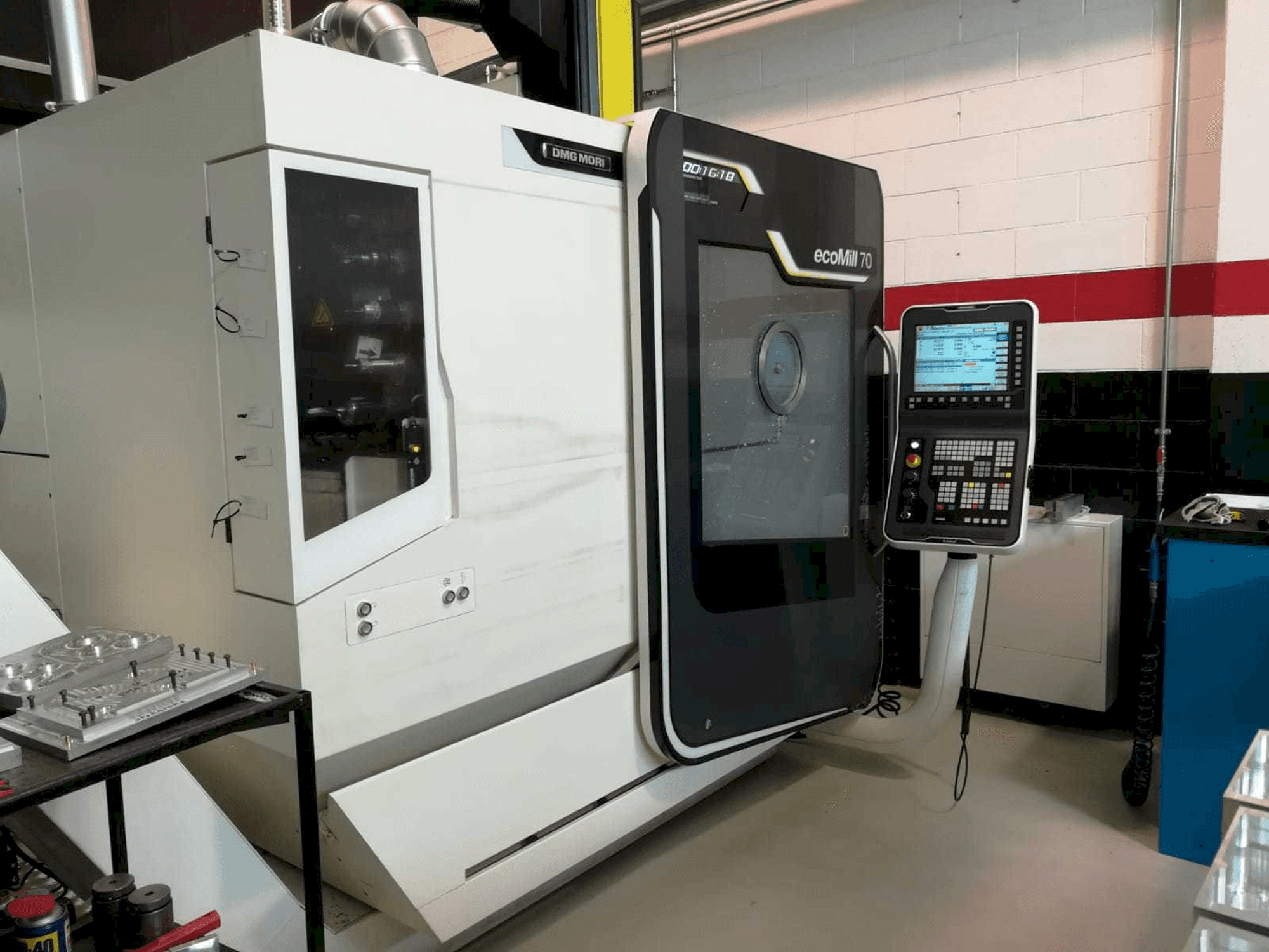 Vista frontale della macchina DMG Deckel Maho Ecomill 70